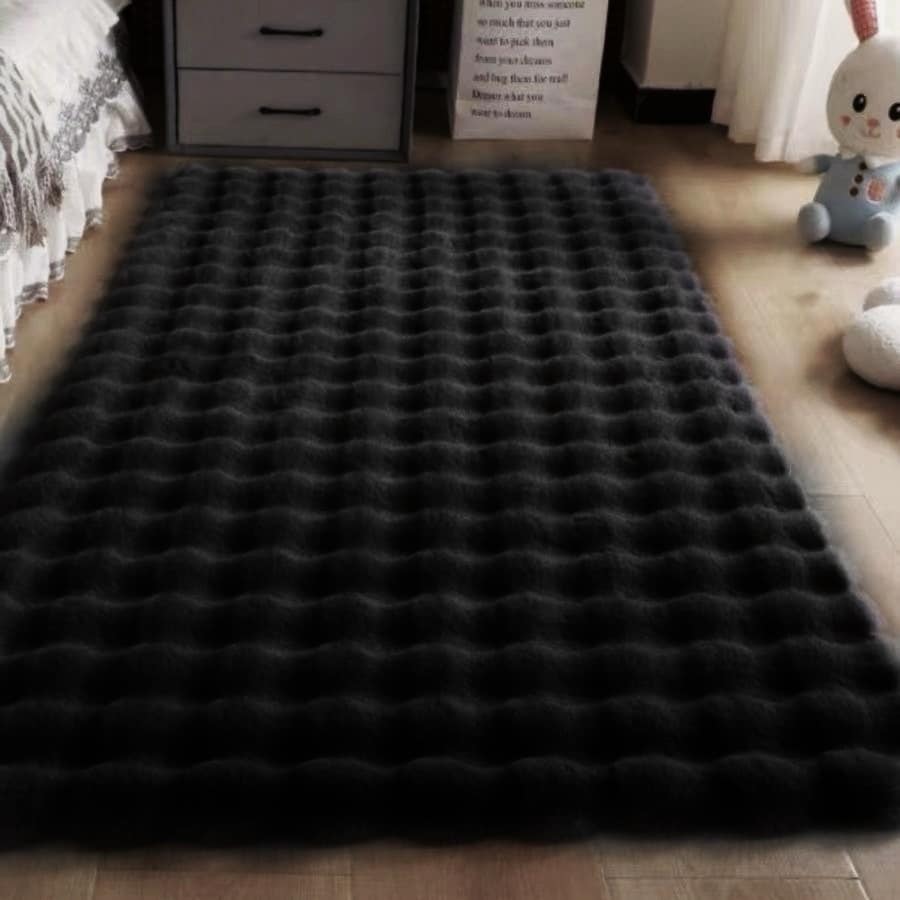 שטיח פרוותי דגם לאונרדו גוון שחור שטיח פרוותי דגם לאונרדו גוון שחור