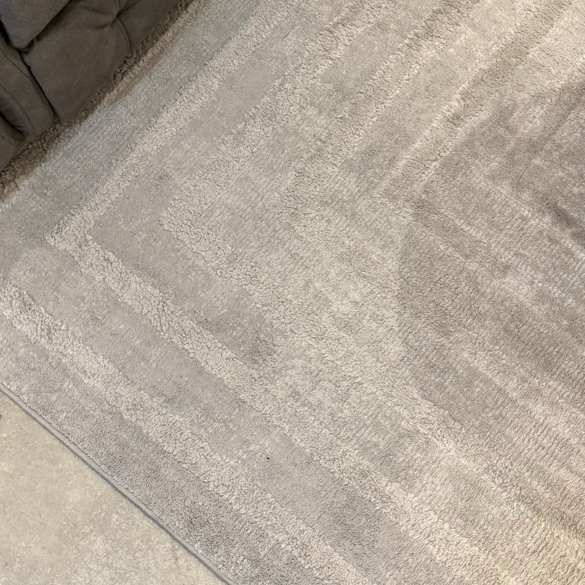 שטיח מודרני מלבנים בגוון אפור 160/230 דגם אורטל חיסול מתצוגה !