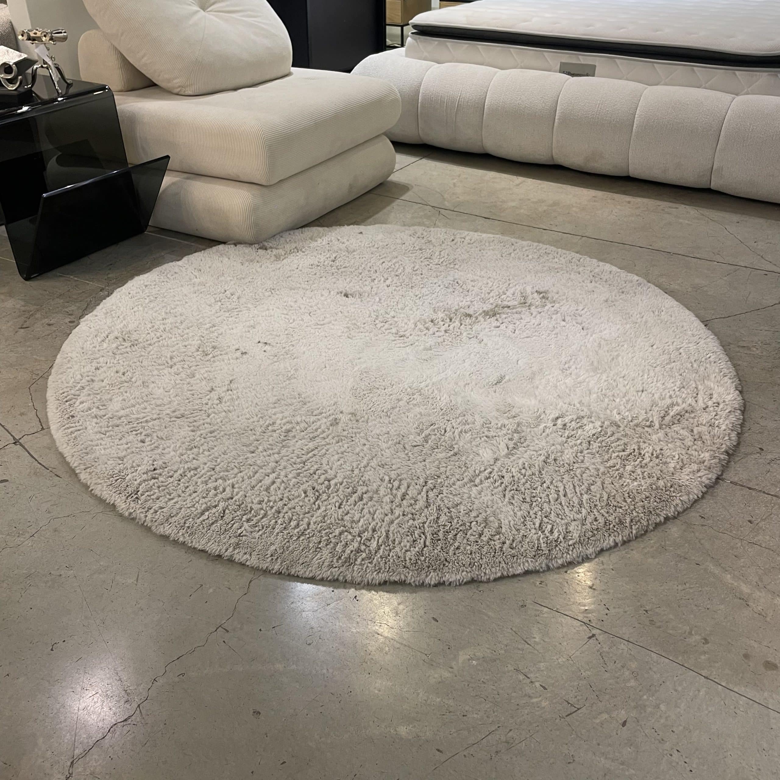 שטיח מעוצב פרוותי בגוון אבן קוטר 160 דגם ראביט חיסול מתצוגה !