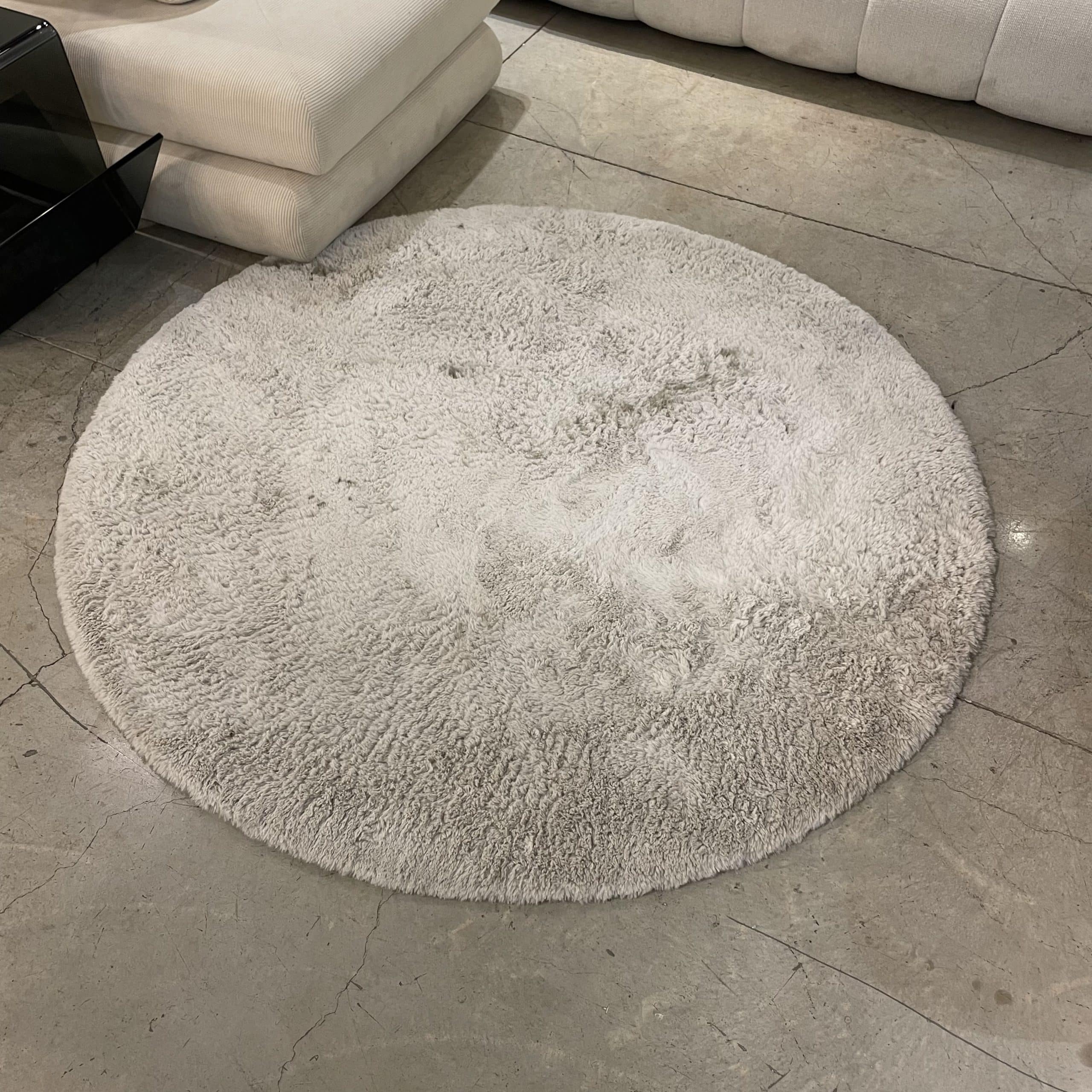 שטיח מעוצב פרוותי בגוון אבן קוטר 160 דגם ראביט חיסול מתצוגה !