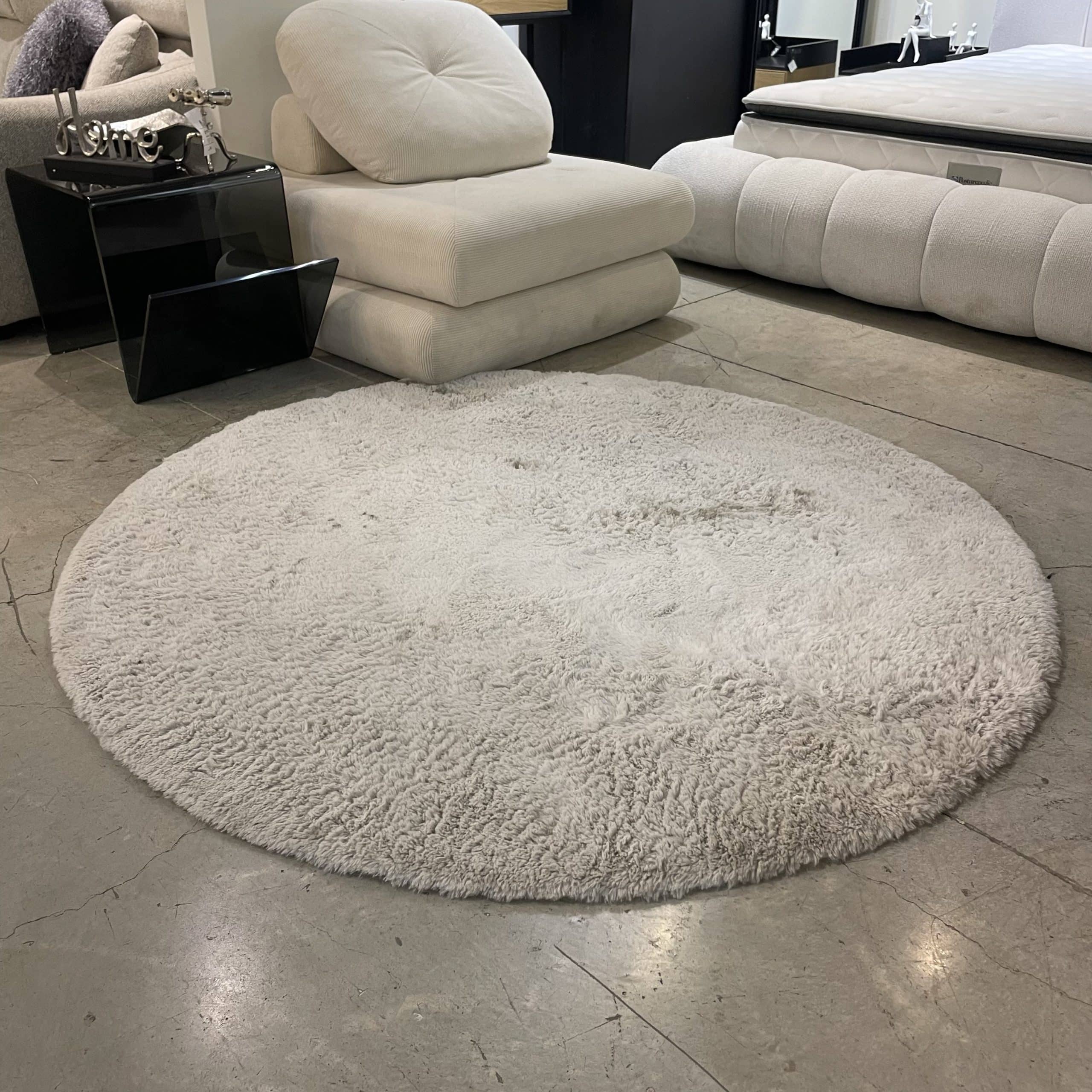 שטיח מעוצב פרוותי בגוון אבן קוטר 160 דגם ראביט חיסול מתצוגה !