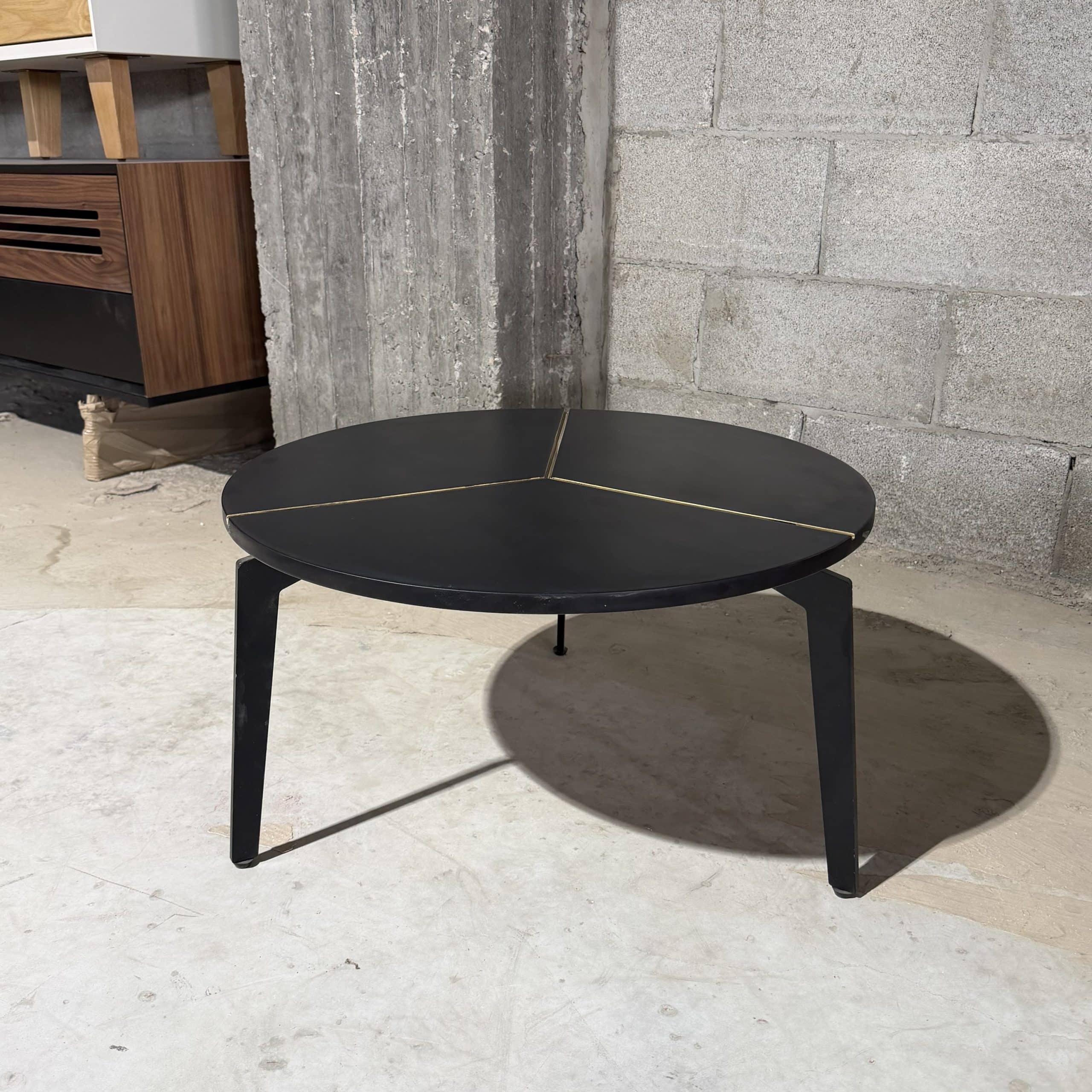 שולחן סלון מעוצב עגול בודד דגם הדס שחור פסי זהב - חיסול עודפים!!