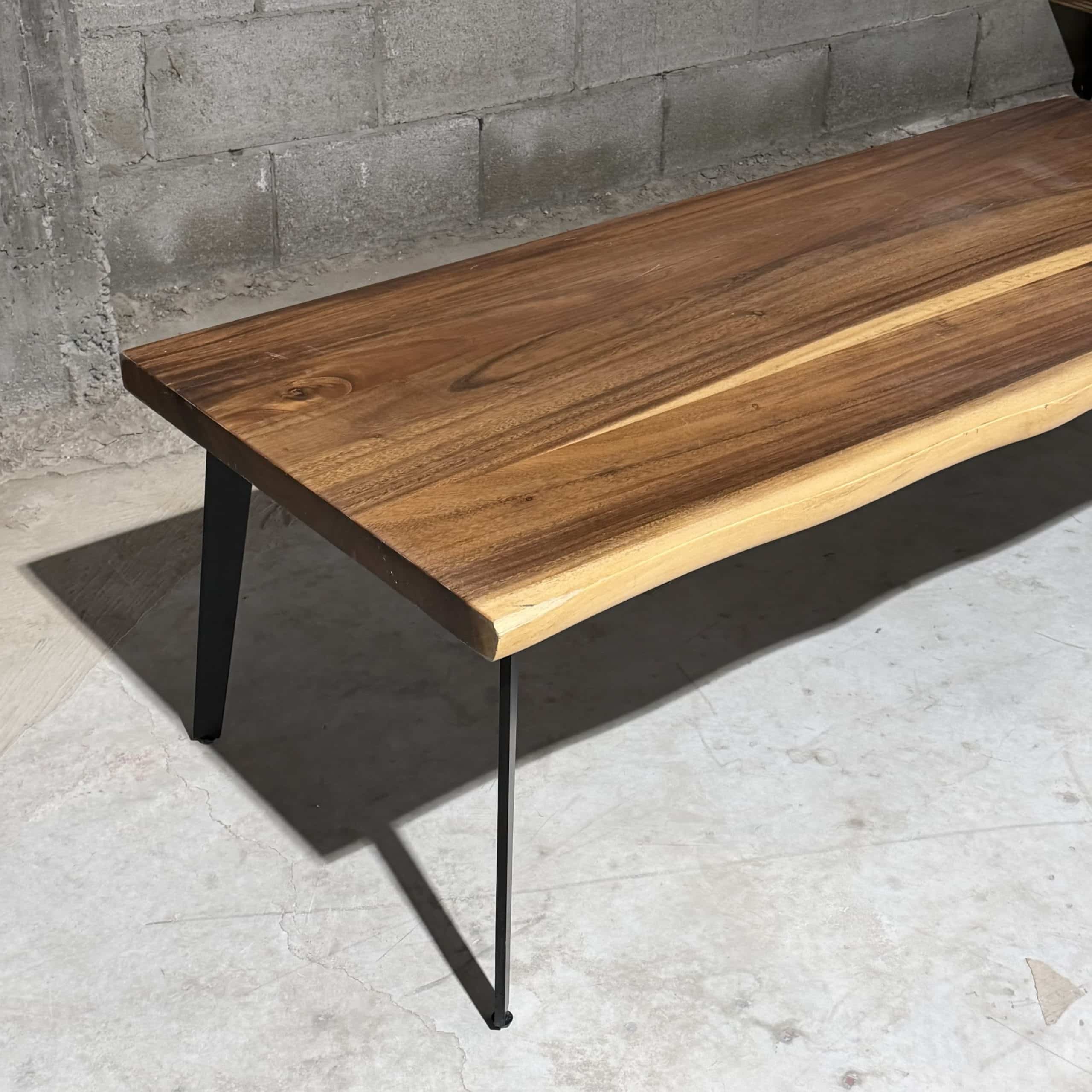 שולחן סלון גזע מלבני רגלי לייזר שחור - חיסול עודפים!! שולחן סלון גזע מלבני רגלי לייזר שחור - חיסול עודפים!!