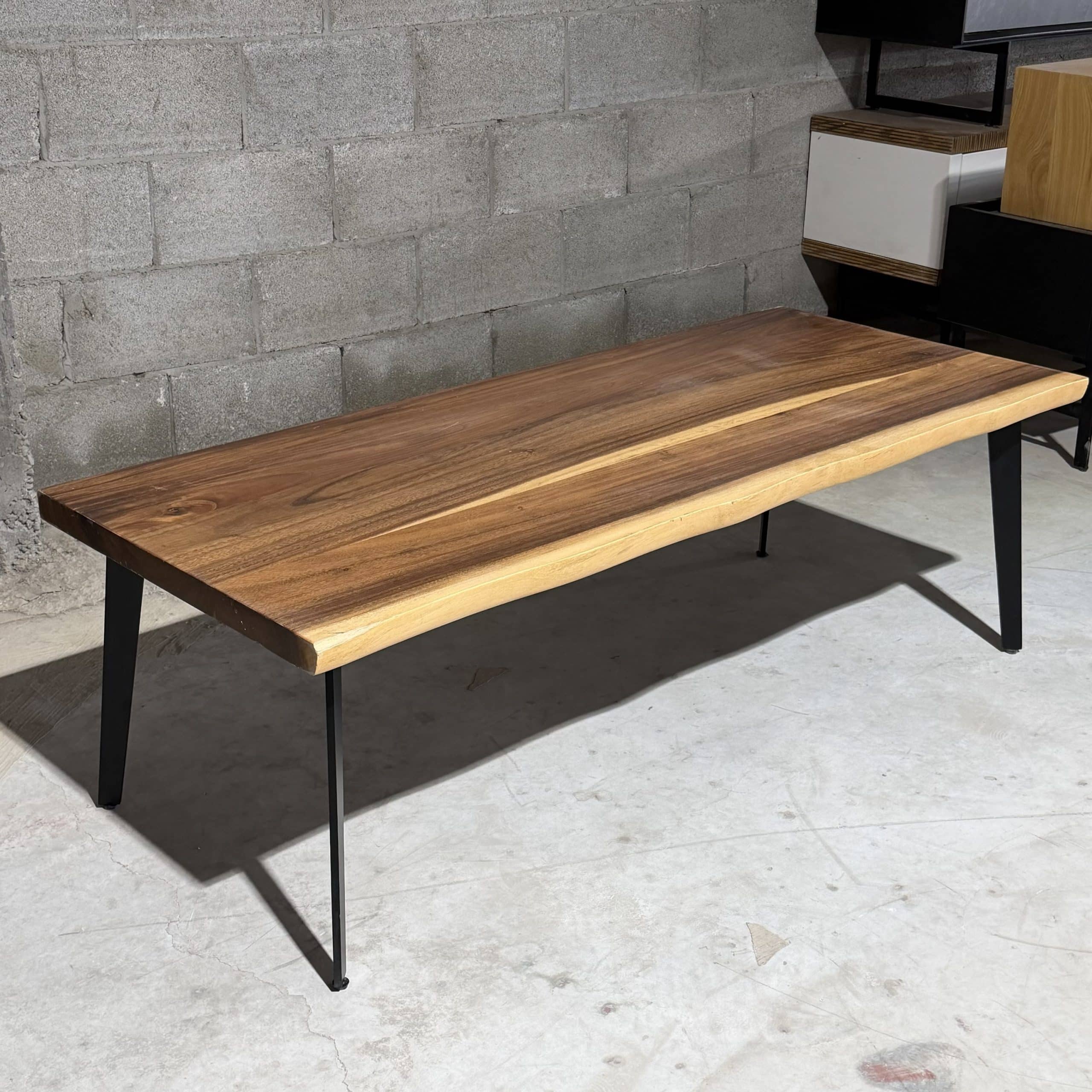 שולחן סלון גזע מלבני רגלי לייזר שחור - חיסול עודפים!! שולחן סלון גזע מלבני רגלי לייזר שחור - חיסול עודפים!!