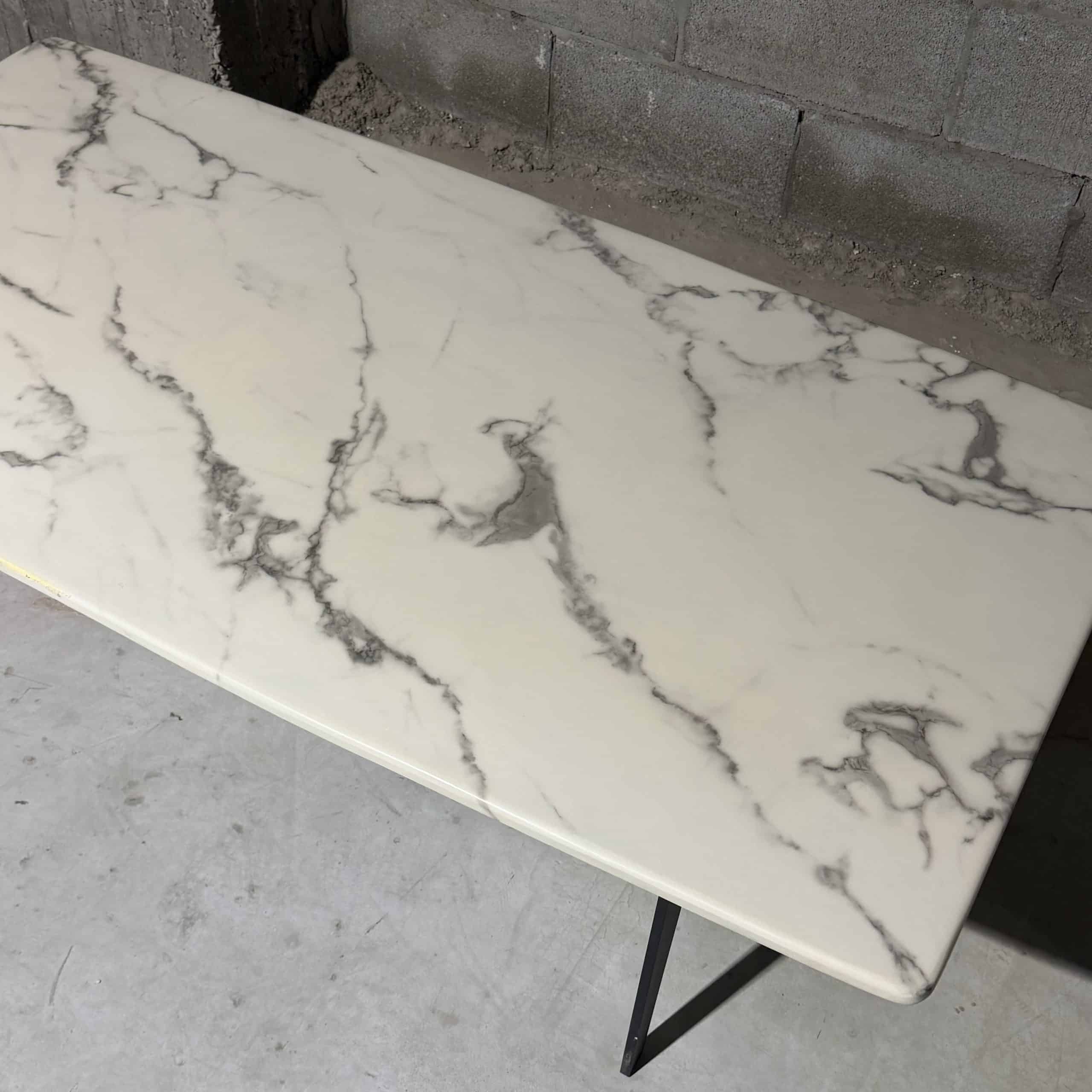 שולחן סלון יוקרתי שיש לבן נימים אפורים - חיסול עודפים!!