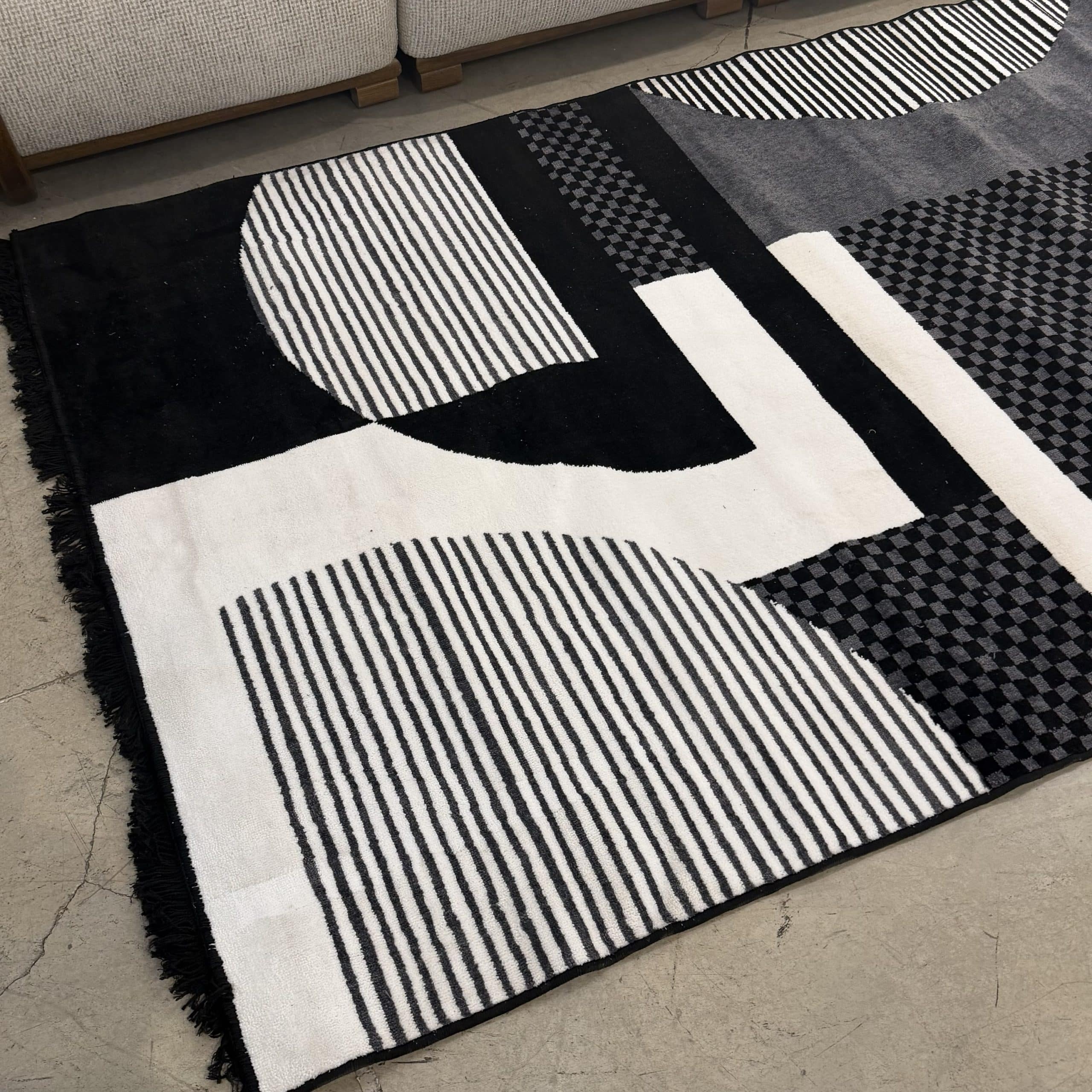 שטיח מעוצב שחור אפור 160/230 דגם אורלינס - חיסול! שטיח מעוצב שחור אפור 160/230 דגם אורלינס - חיסול!