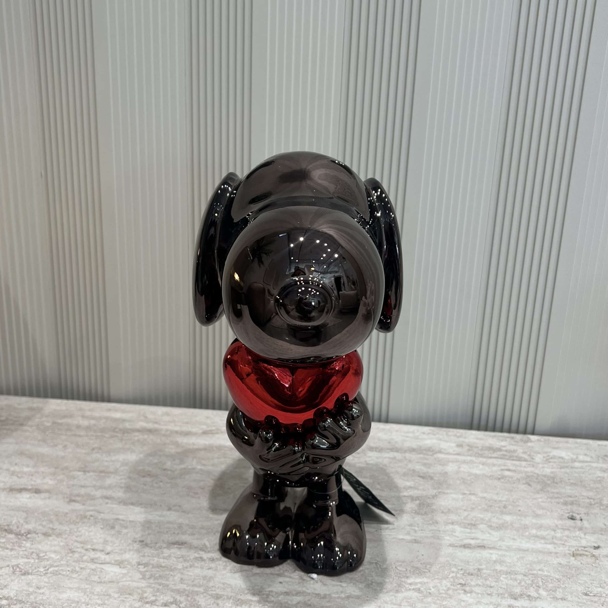 פסל יוקרתי סנופי שחור מטאלי לב אדום 27 ס״מ דגם סופיה