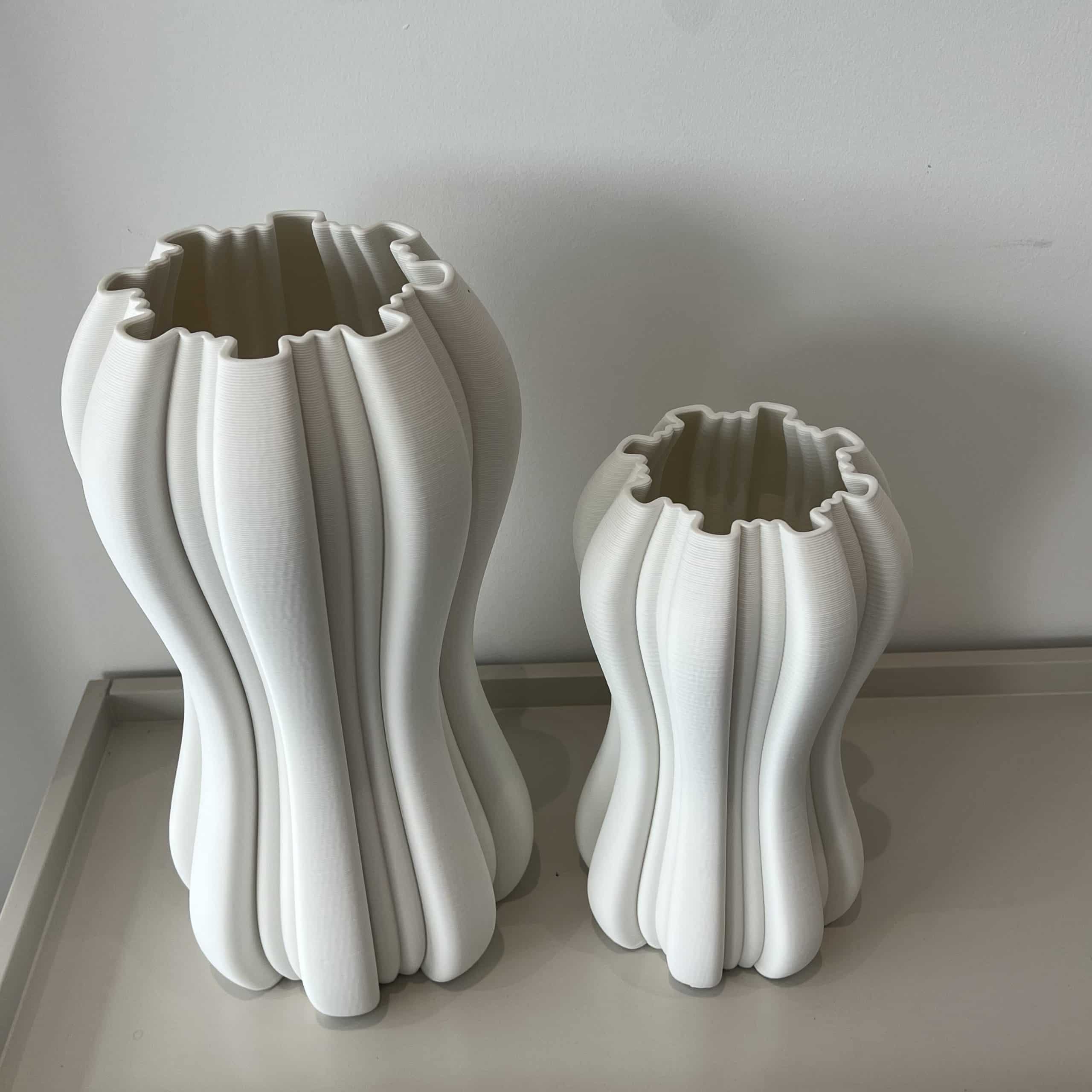 כד קרמיקה מודפסת אמצע צר לבן שבור דגם סופיה כד קרמיקה מודפסת אמצע צר לבן שבור דגם סופיה