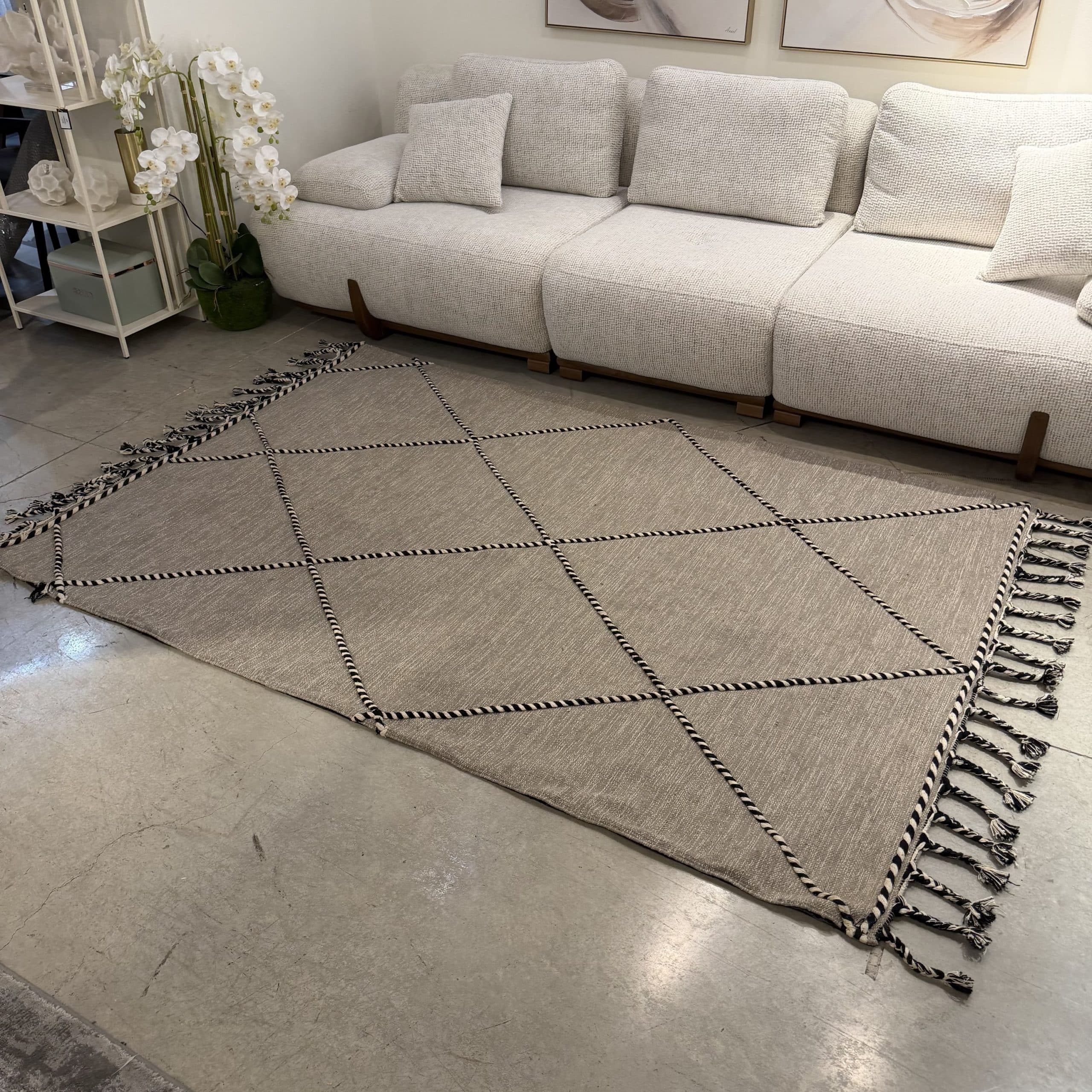 שטיח מעוצב גוון אפור 160/230 דגם בלי - חיסול! שטיח מעוצב גוון אפור 160/230 דגם בלי - חיסול!