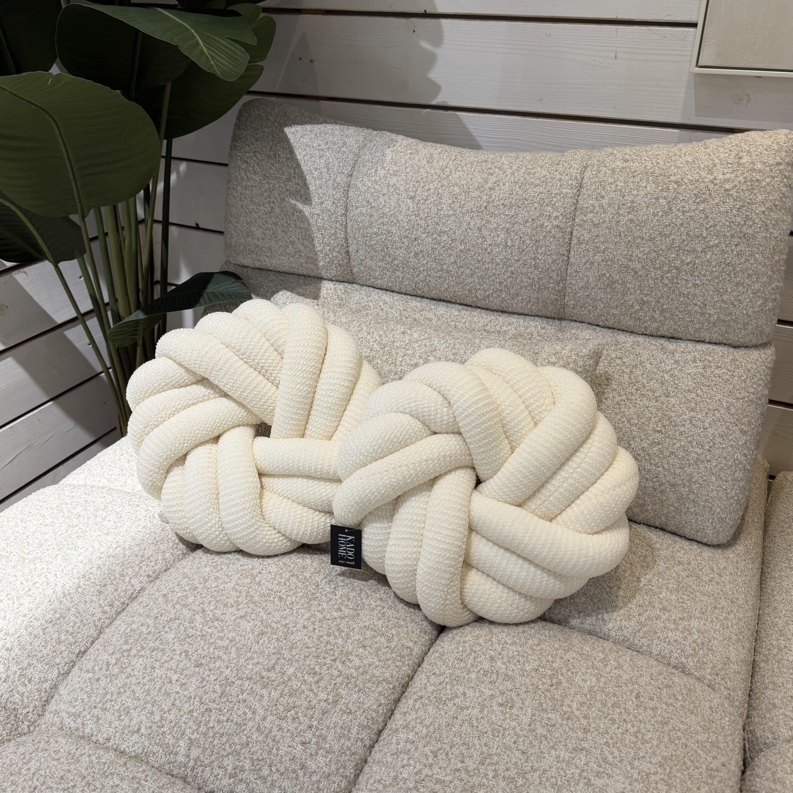 כרית בייגלה קלוע אריג שמנת 30 ס״מ דגם סופיה