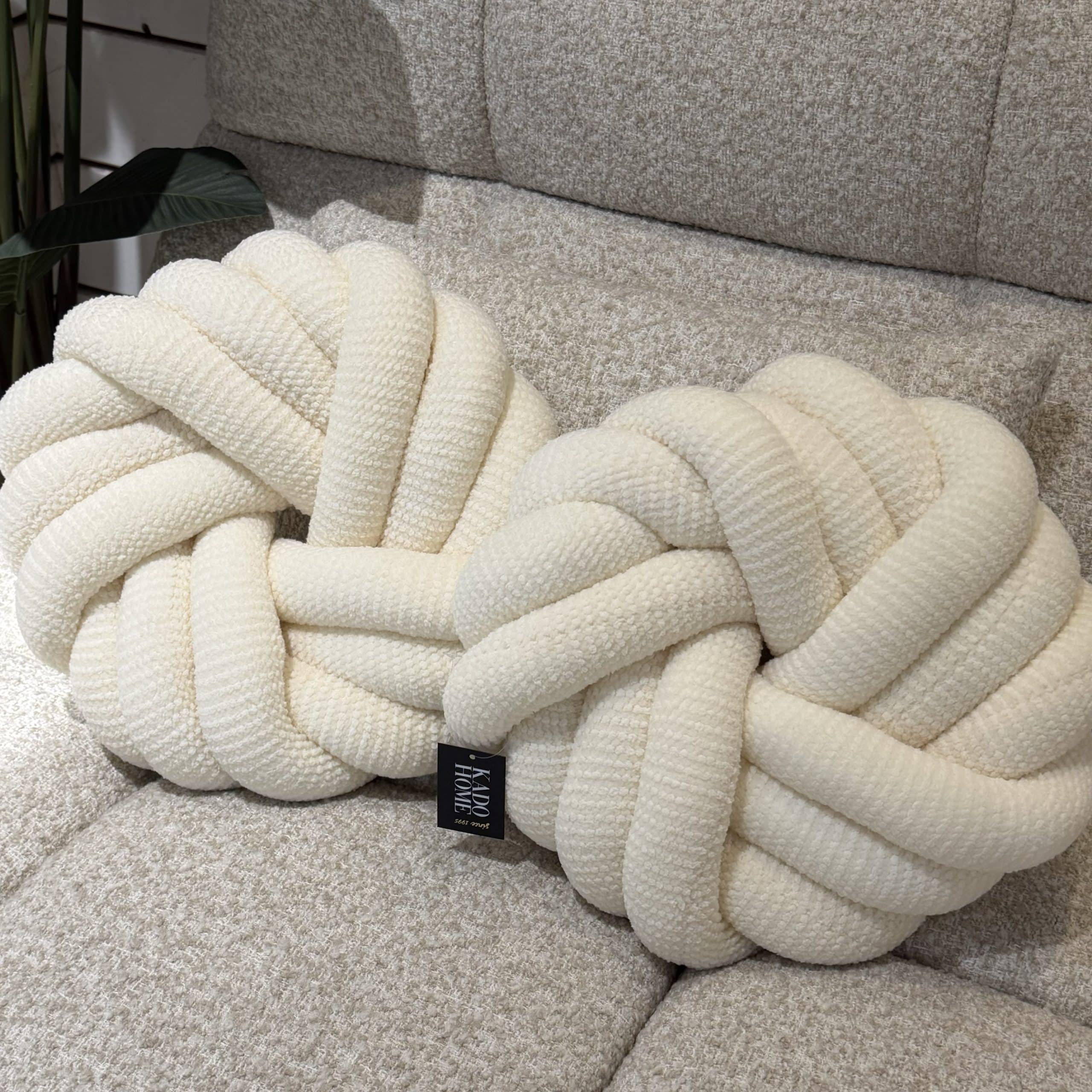 כרית בייגלה קלוע אריג שמנת 30 ס״מ דגם סופיה