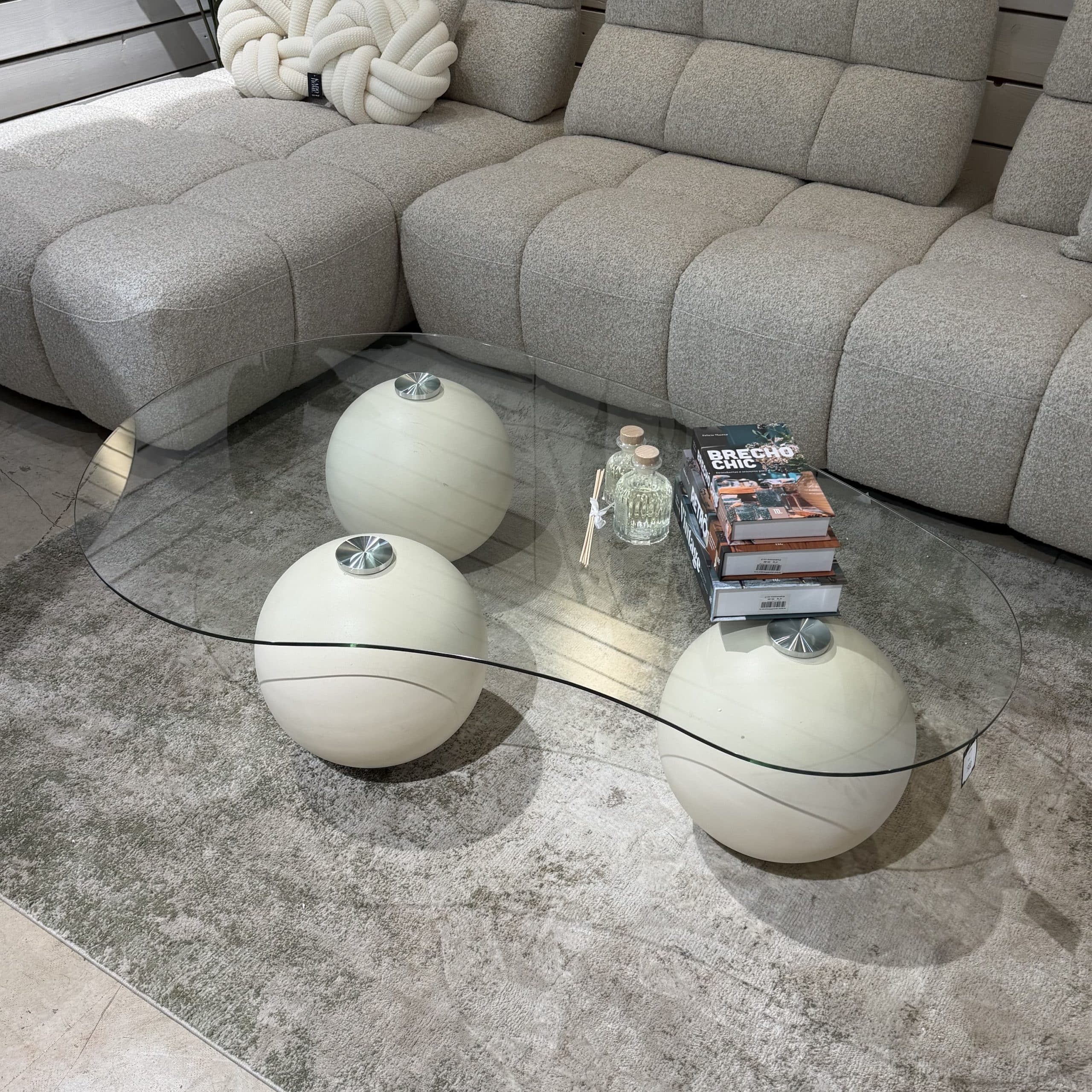 שולחן סלון מעוצב אמורפי זכוכית כדורים שמנת דגם סופיטל | הזמנה עתידית 90 ימי עסקים