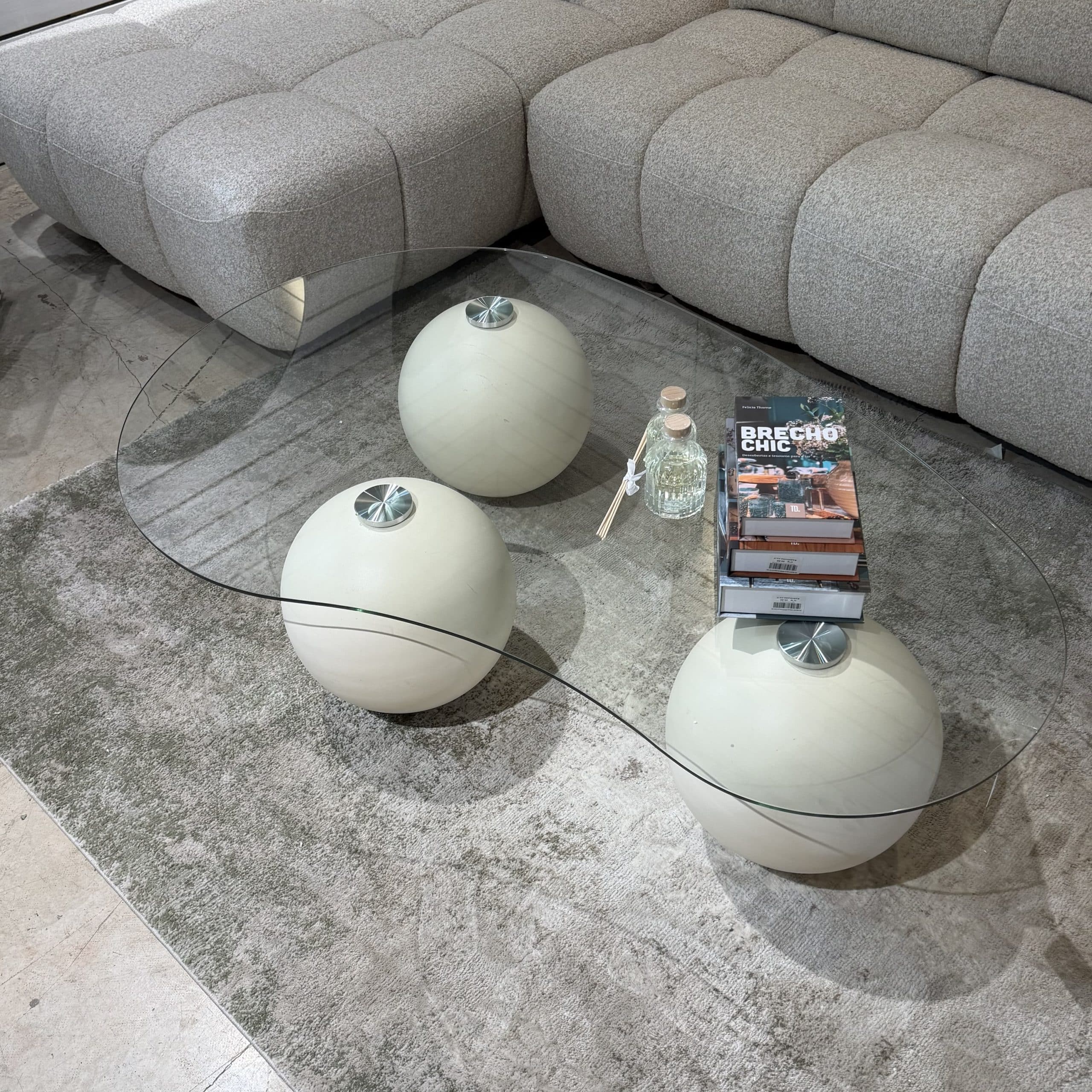 שולחן סלון מעוצב אמורפי זכוכית כדורים שמנת דגם סופיטל | הזמנה עתידית 90 ימי עסקים