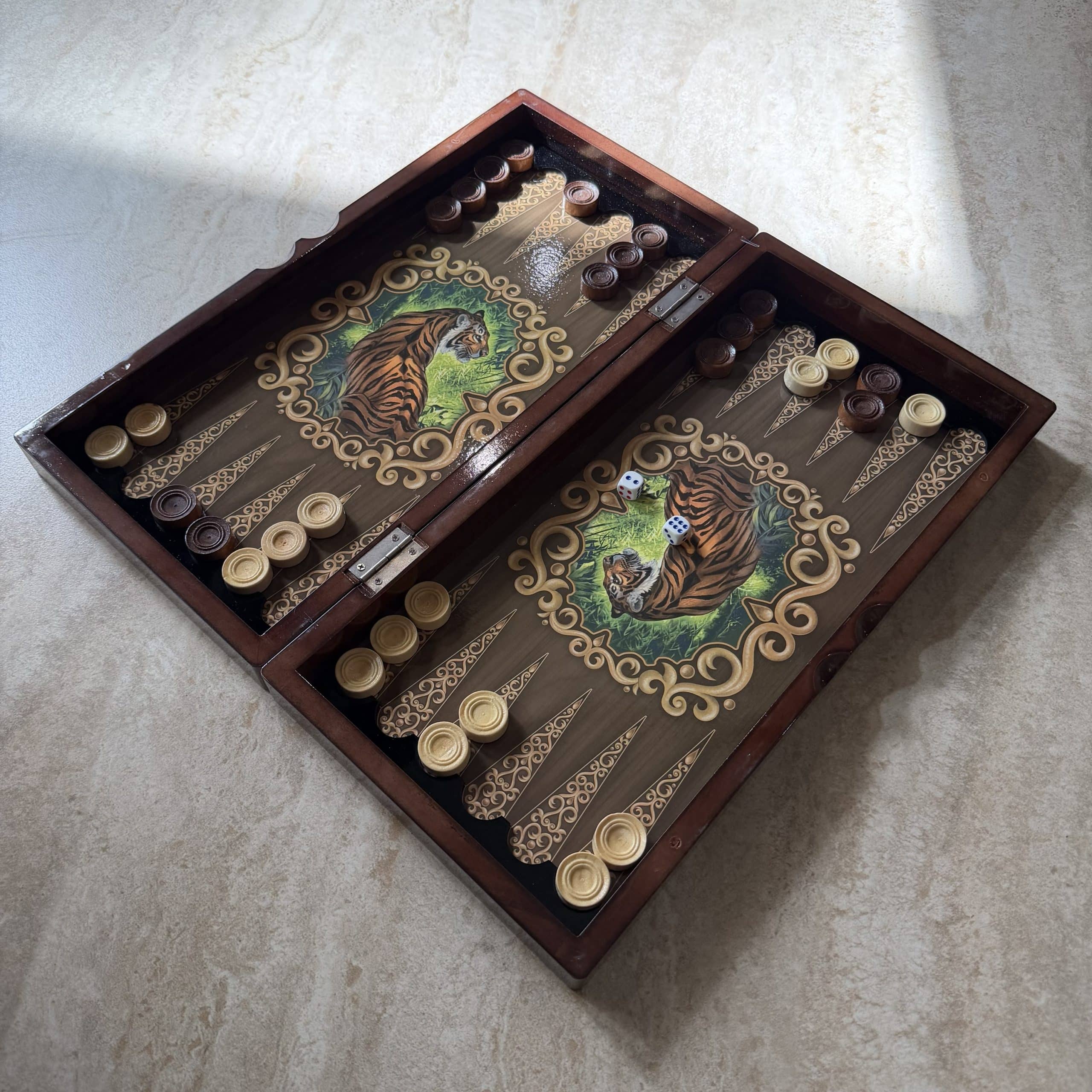 שש בש מעוטר נמר 39/19/6 ס״מ דגם סופיה