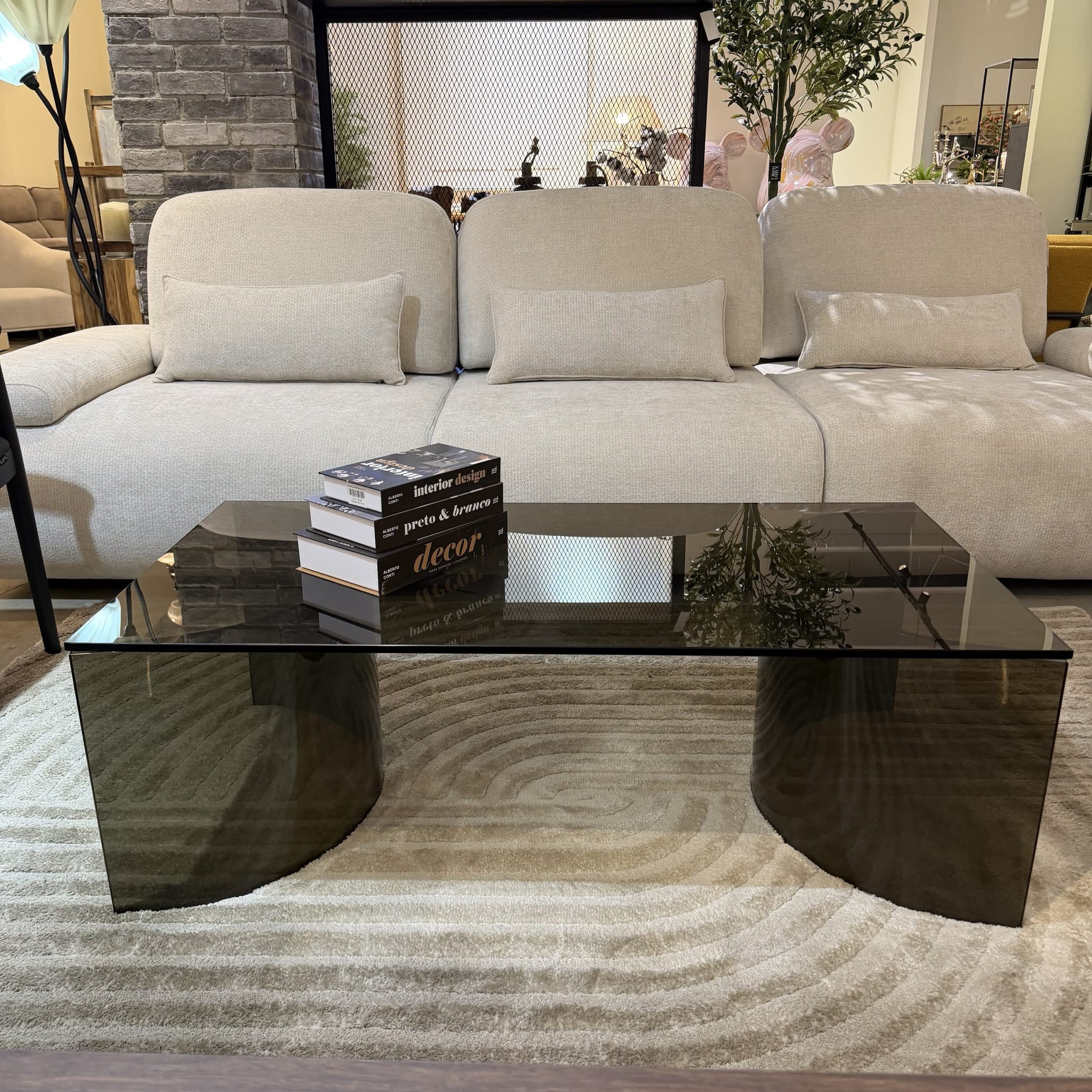 שולחן סלון מעוצב מלבני זכוכית חומה רגלי חצאי עיגול דגם פלור שולחן סלון מעוצב מלבני זכוכית חומה רגלי חצאי עיגול דגם פלור