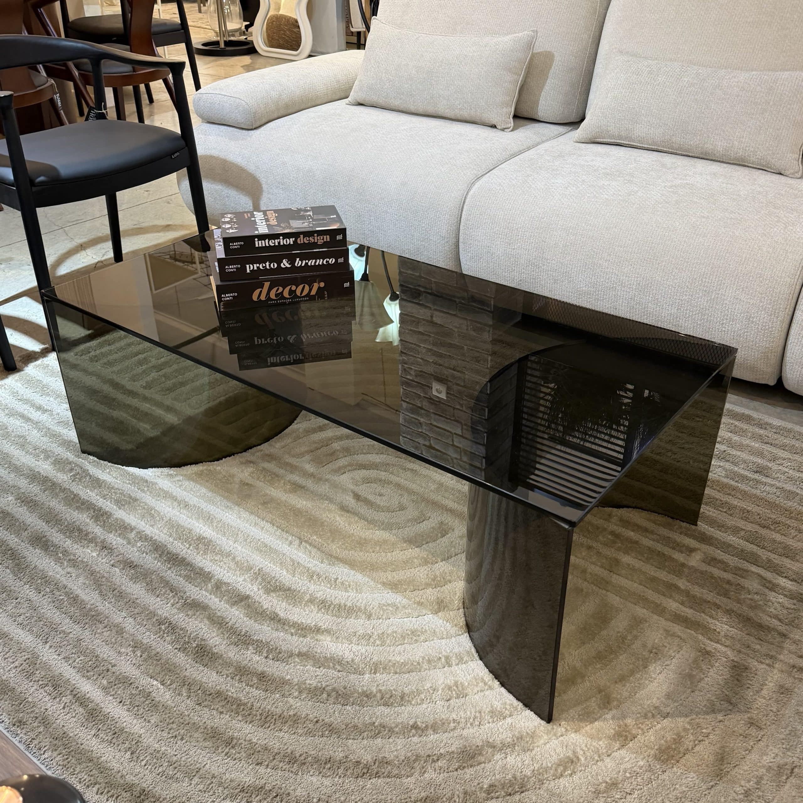 שולחן סלון מעוצב מלבני זכוכית חומה רגלי חצאי עיגול דגם פלור שולחן סלון מעוצב מלבני זכוכית חומה רגלי חצאי עיגול דגם פלור