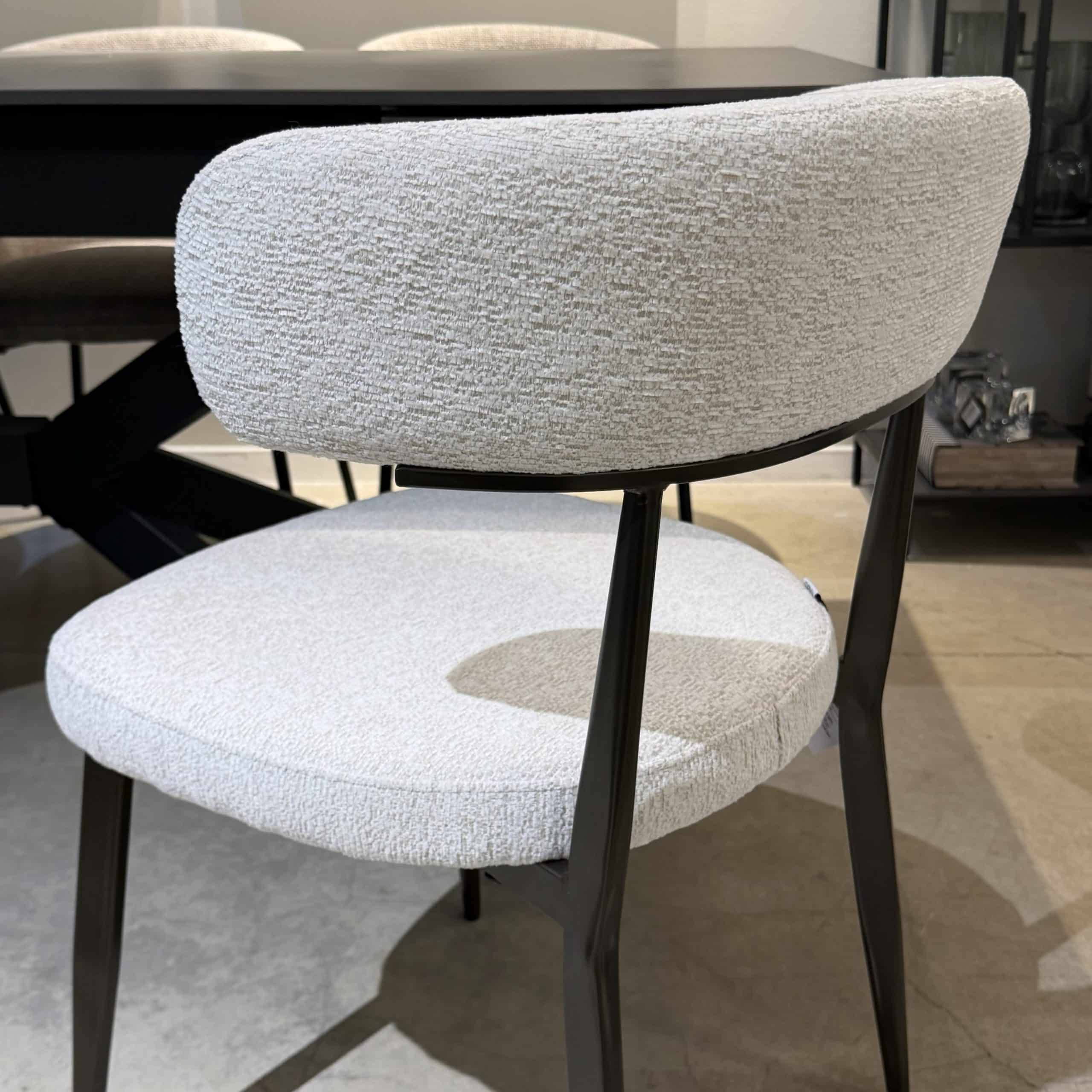 כיסא מעוצב מוניק אריג שמנת דגם ריטה כיסא מעוצב מוניק אריג שמנת דגם ריטה