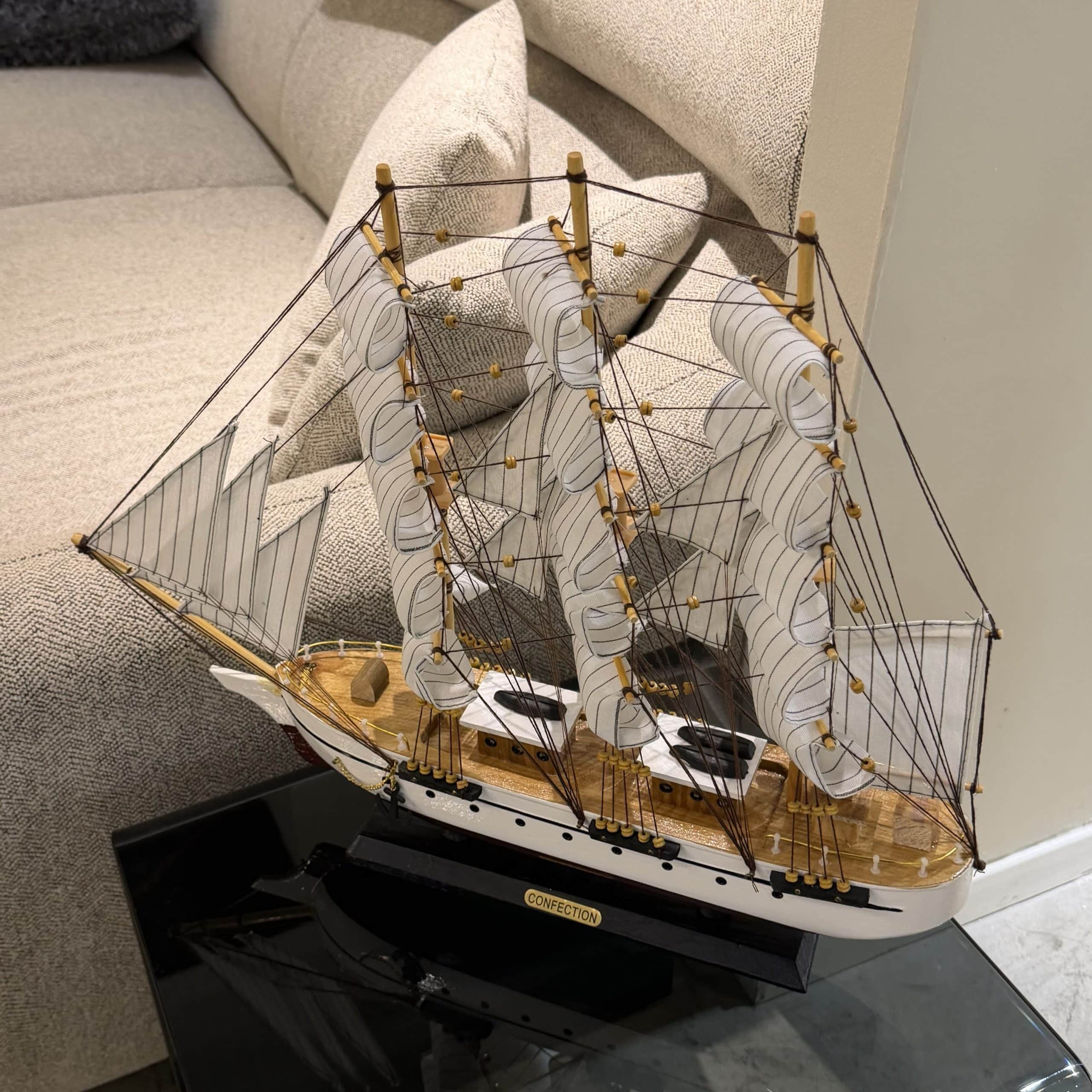 יאכטה ספינה עץ שמנת בינונית 60/10/49 ס״מ דגם סופיה