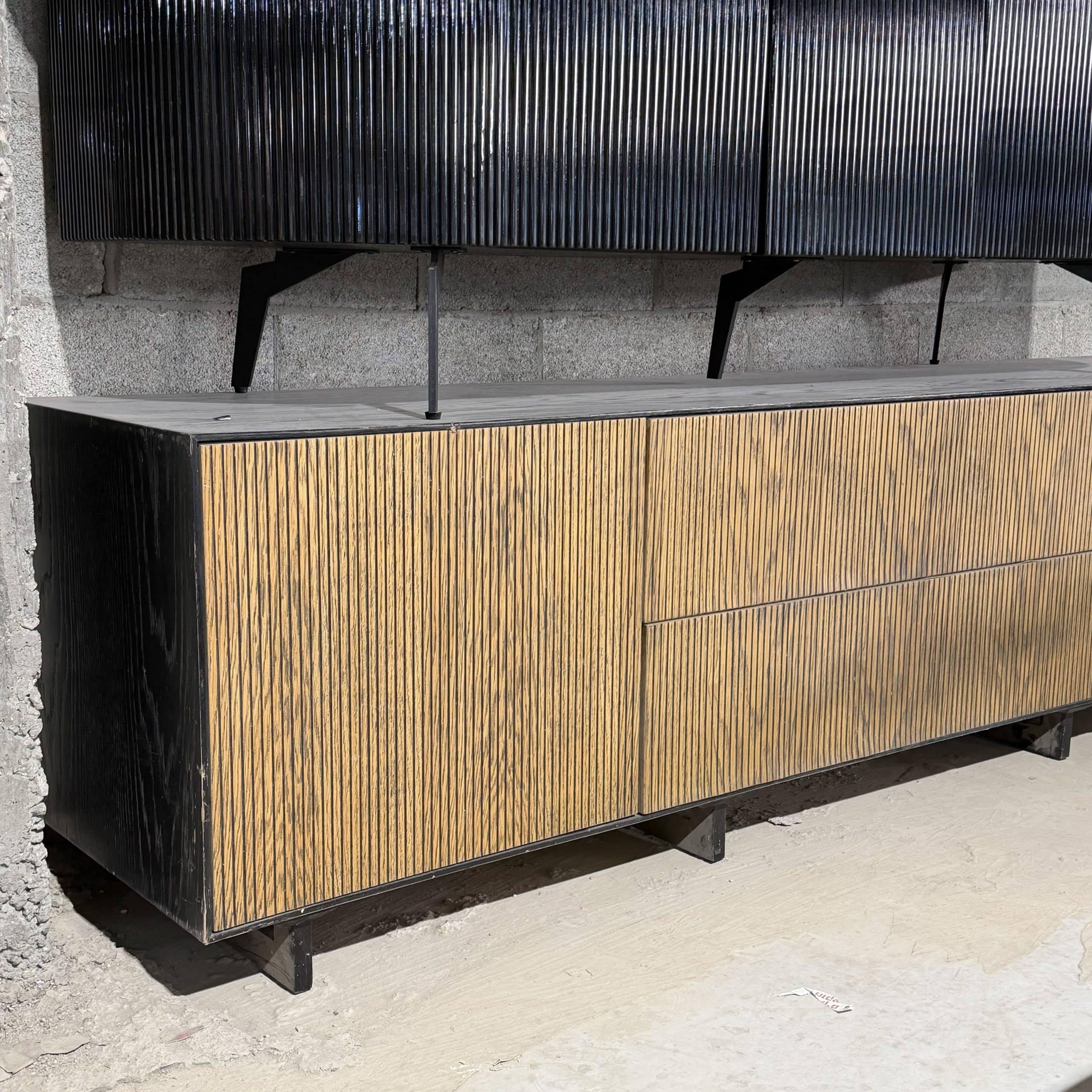 מזנון מעוצב דגם לופט חזיתות פסים אלון מושחר טופ שחור טקסטורה- חיסול עודפים!! מזנון מעוצב דגם לופט חזיתות פסים אלון מושחר טופ שחור טקסטורה- חיסול עודפים!!