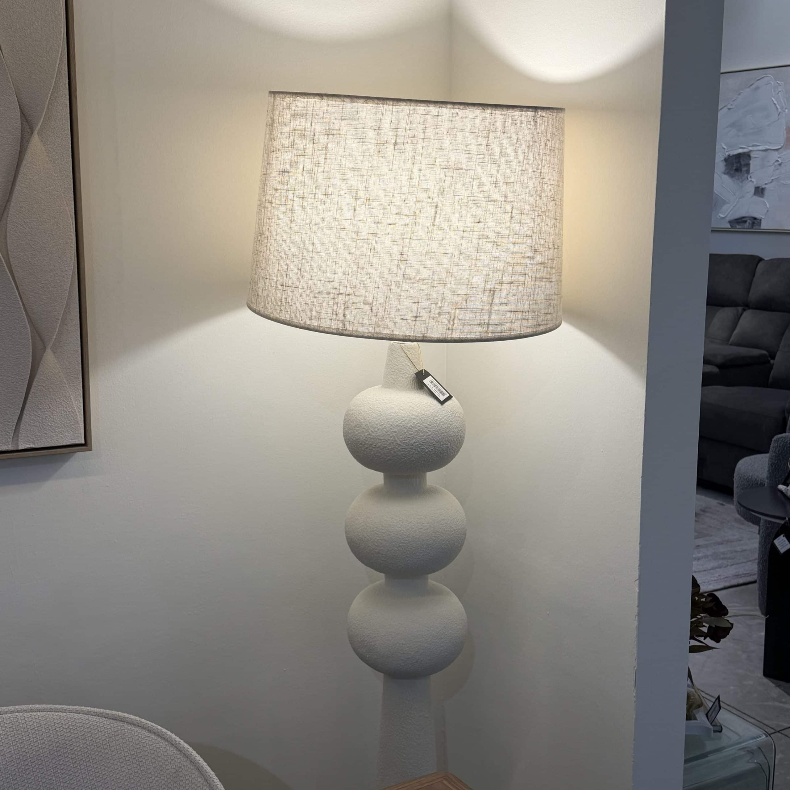 מנורת רצפה 3 כדורים בסיס עגול לבן שבור 1.6מ׳ דגם סופיה מנורת רצפה 3 כדורים בסיס עגול לבן שבור 1.6מ׳ דגם סופיה