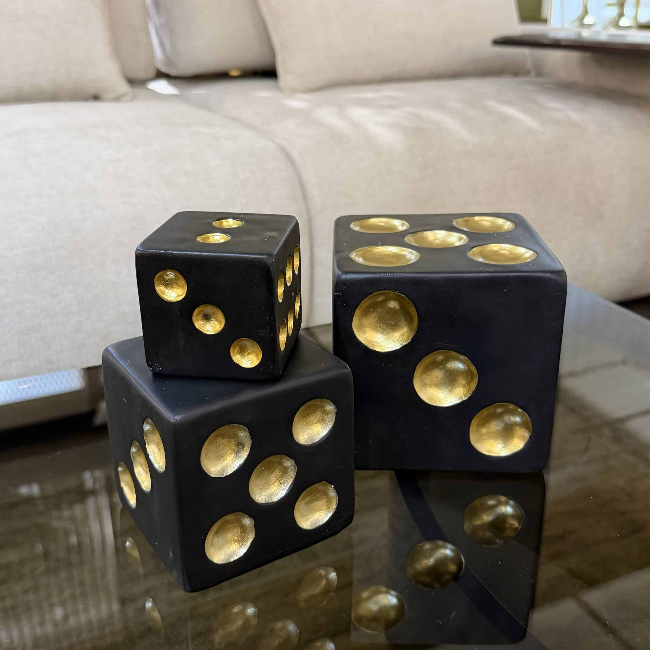 סט 3 קוביות דקורטיביות שחור וזהב דגם סופיה