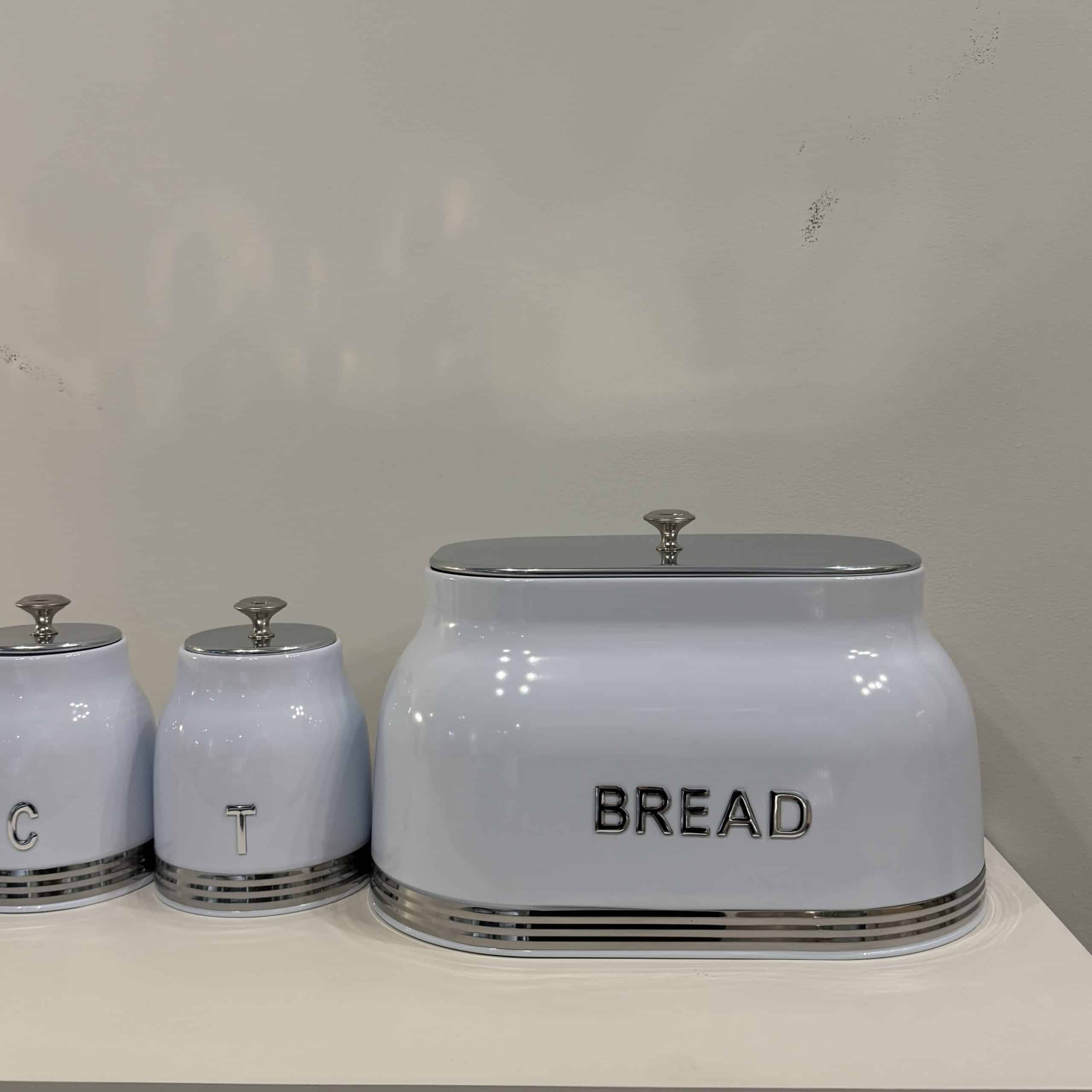 סט תה קפה סוכר לבן וקופסאת לחם כיתוב כסוף דגם סופיה