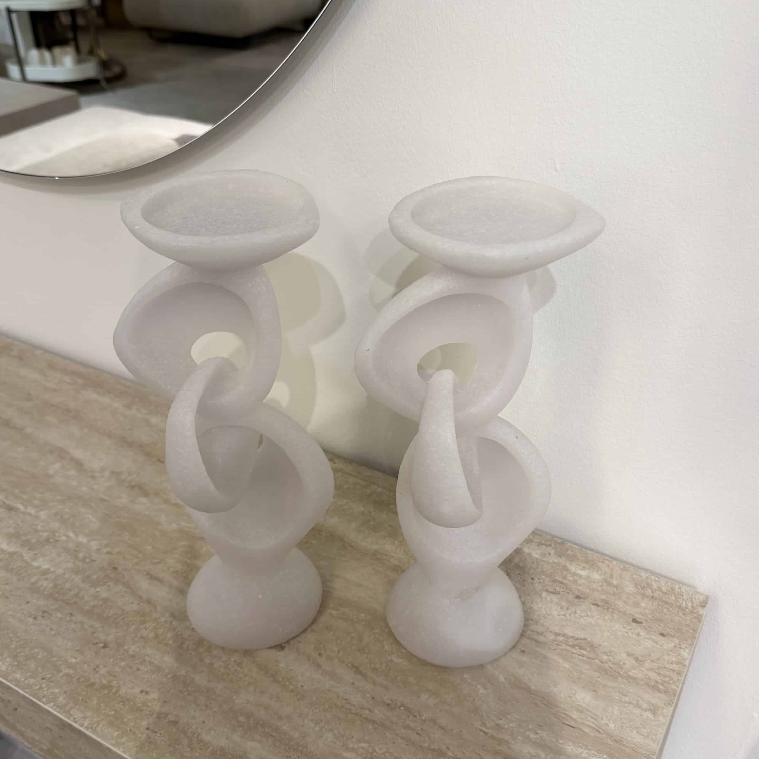 פמוט יוקרתי לולאות צרות לבן שבור דגם סופיה פמוט יוקרתי לולאות צרות לבן שבור דגם סופיה