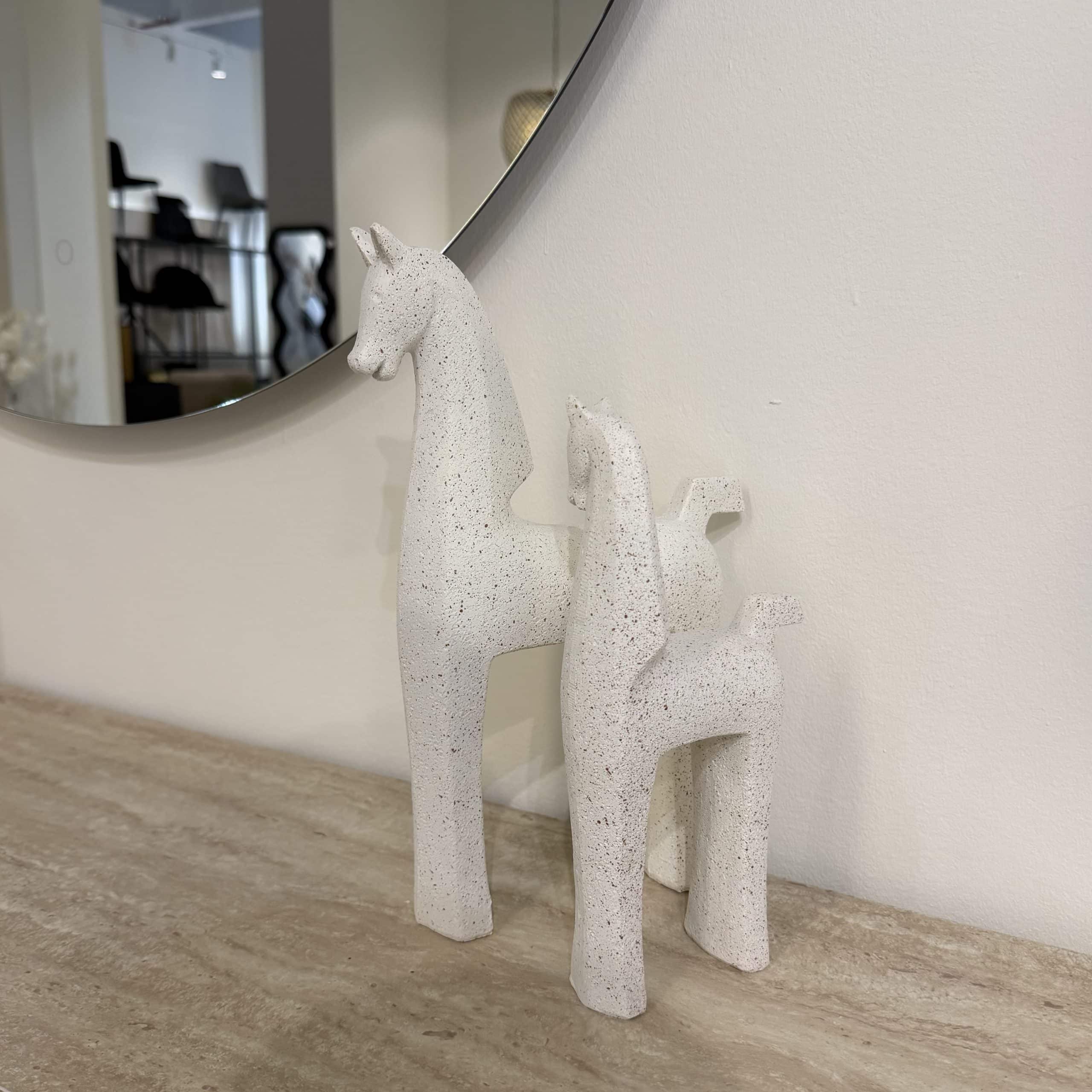 פסל סוס דקורטיבי גדול / קטן דגם סופיה פסל סוס דקורטיבי גדול / קטן דגם סופיה