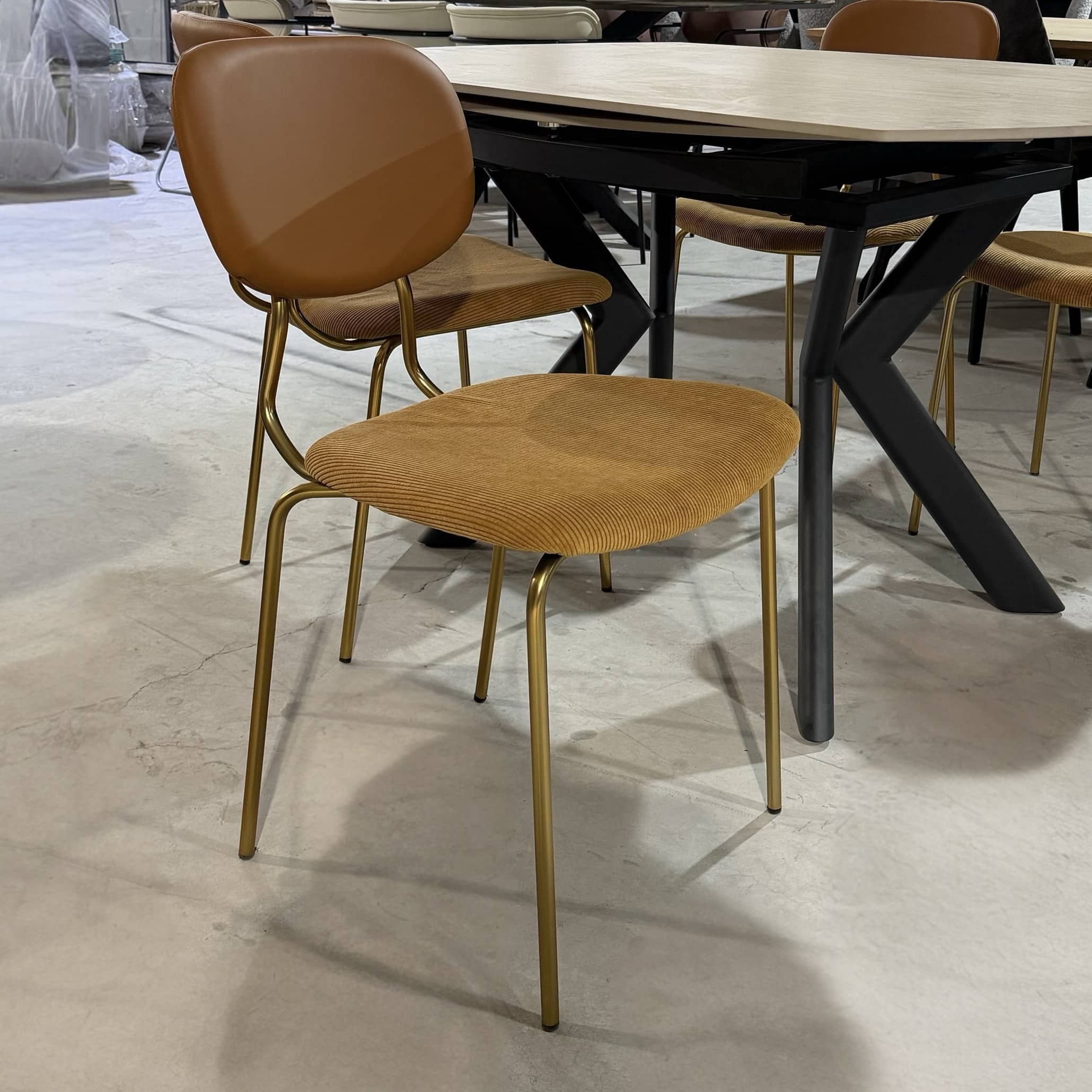 כיסא פינת אוכל מעוצב דגם נורמן עור קאמל מושב קורדרוי חרדל רגל זהב לאו - חיסול עודפים!! כיסא פינת אוכל מעוצב דגם נורמן עור קאמל מושב קורדרוי חרדל רגל זהב לאו - חיסול עודפים!!