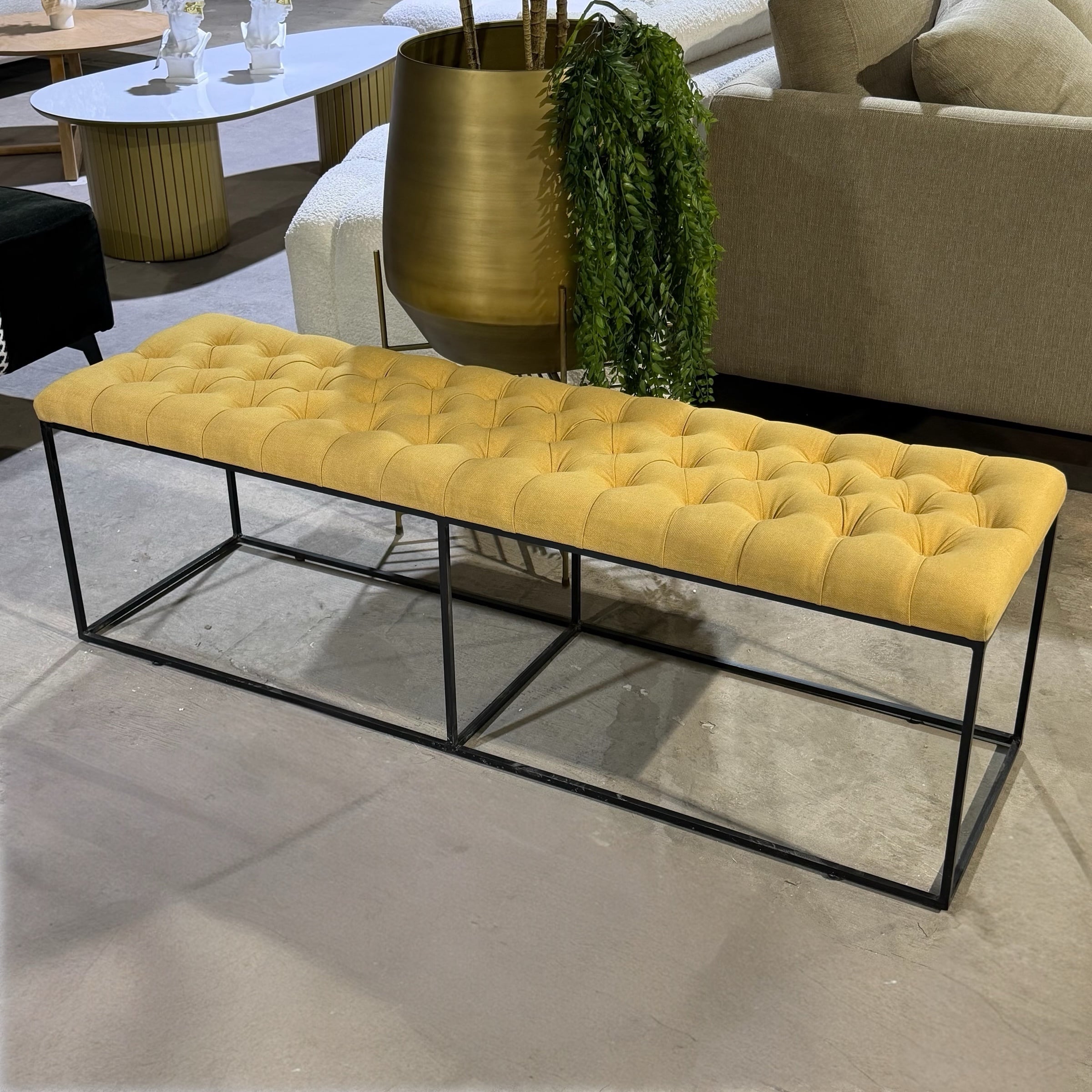 הדום מלבני מעוצב קפיטונאז בבד אריג צהוב - חיסול עודפים!!