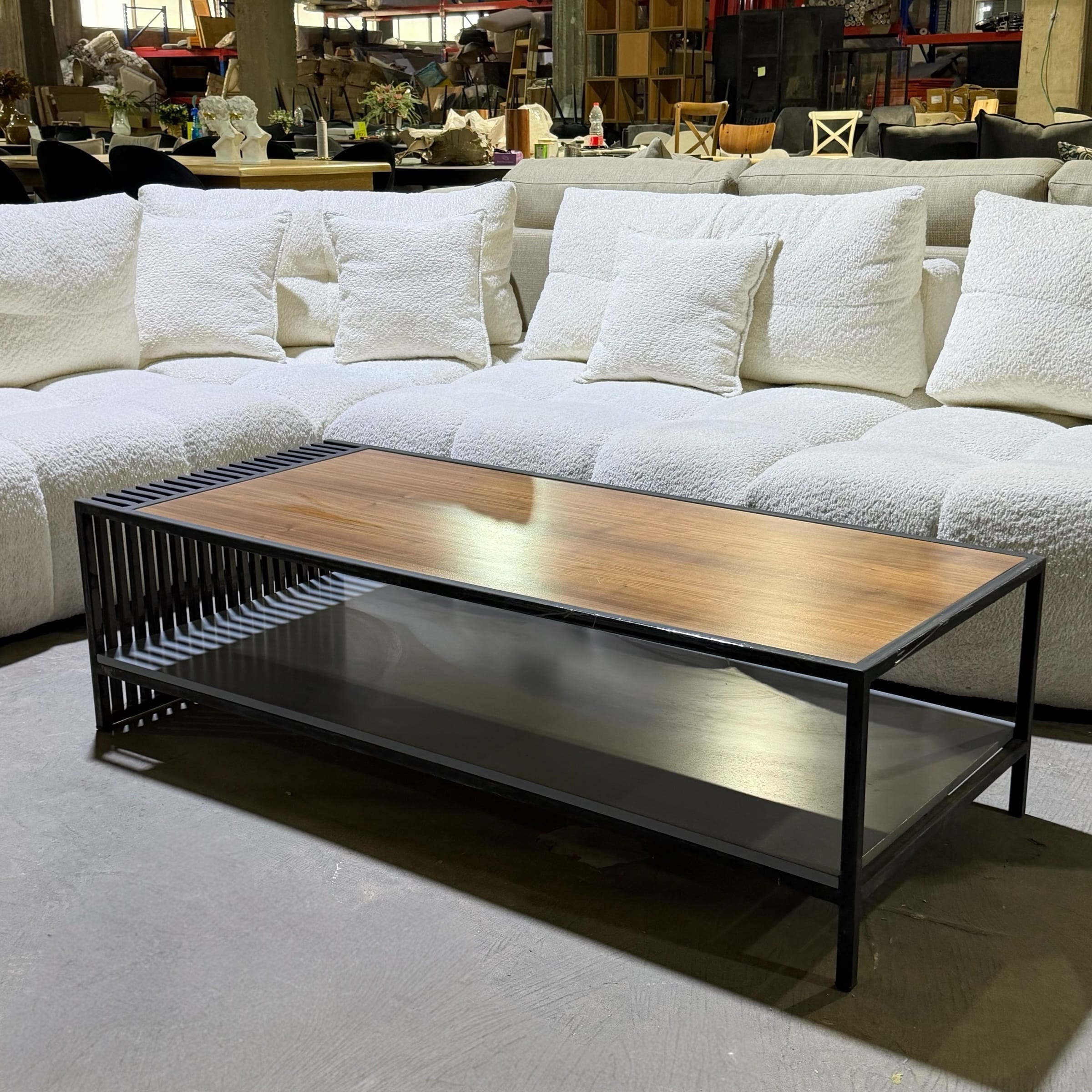 שולחן סלון מעוצב מלבני טופ אגוז מגש אפור בשילוב פסי מתכת - חיסול עודפים!!