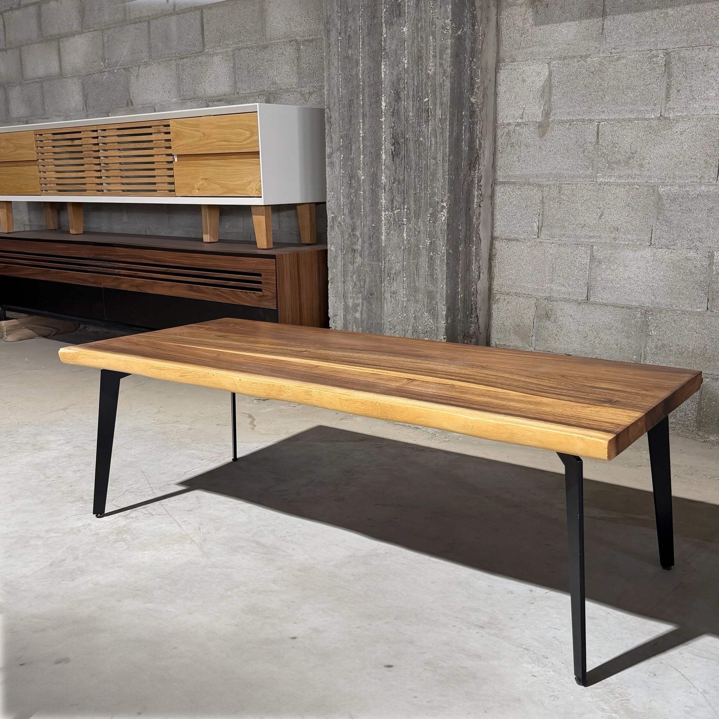 שולחן סלון גזע מלבני רגלי לייזר שחור - חיסול עודפים!! שולחן סלון גזע מלבני רגלי לייזר שחור - חיסול עודפים!!