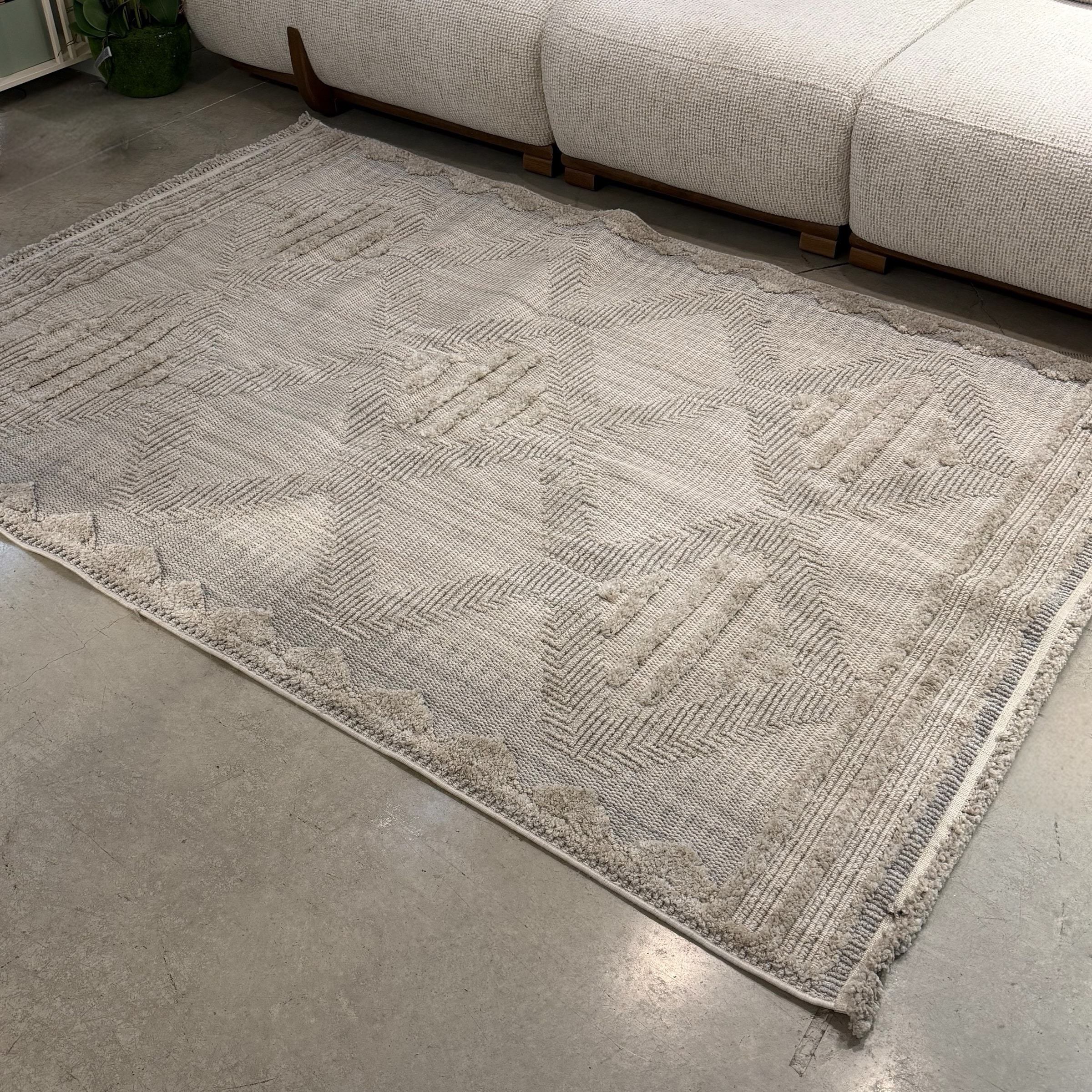 שטיח מעוצב בגוון בז מעורב גינס דגם פריס 160/230