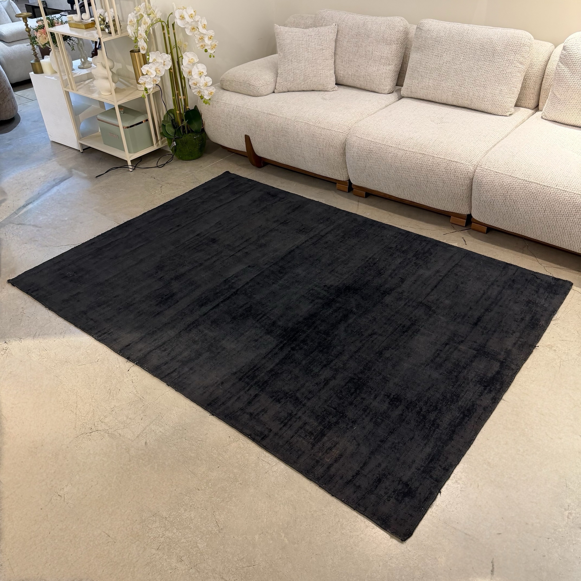 שטיח שחור מעוצב דגם טיפ 160/230 -חיסול! שטיח שחור מעוצב דגם טיפ 160/230 -חיסול!