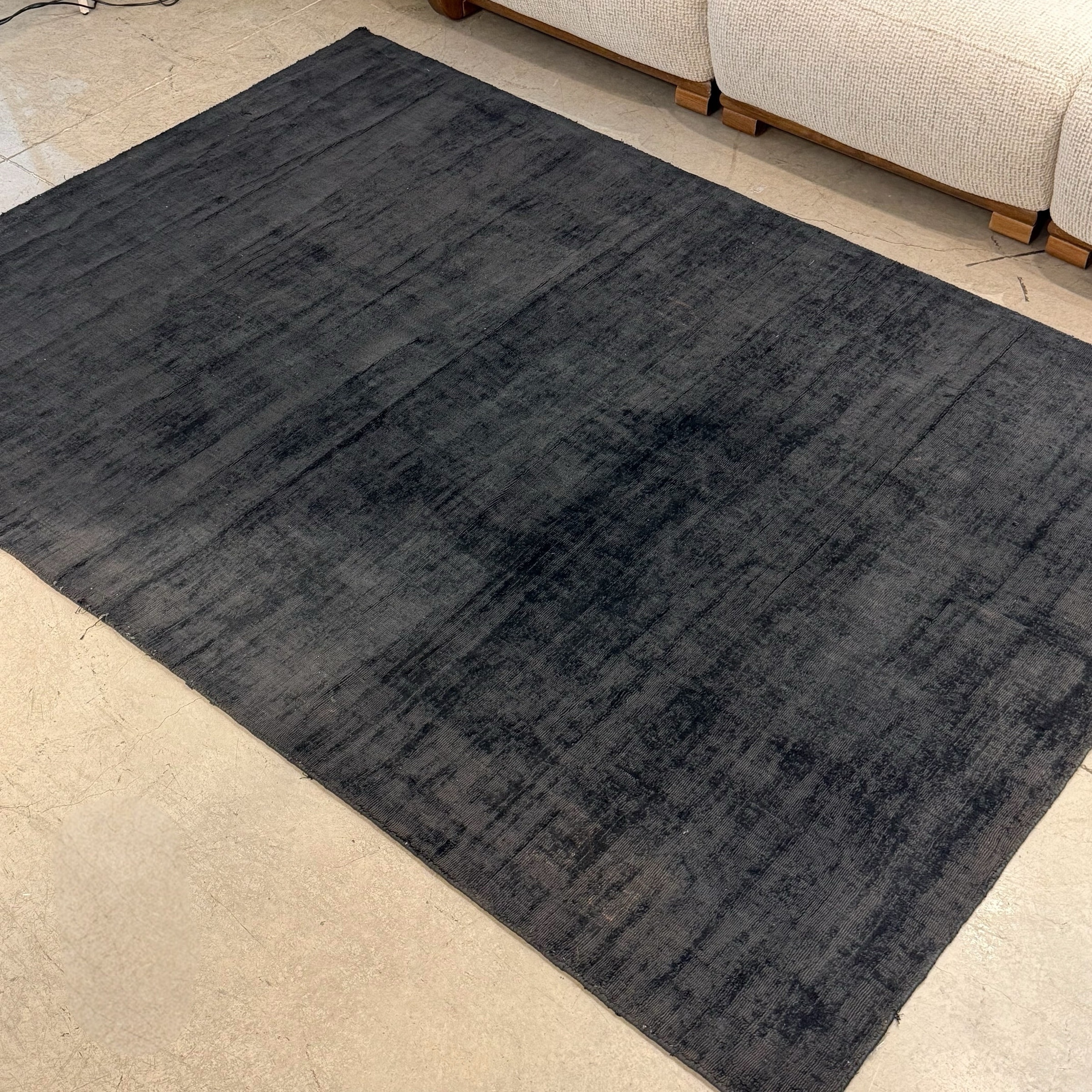 שטיח שחור מעוצב דגם טיפ 160/230 -חיסול! שטיח שחור מעוצב דגם טיפ 160/230 -חיסול!