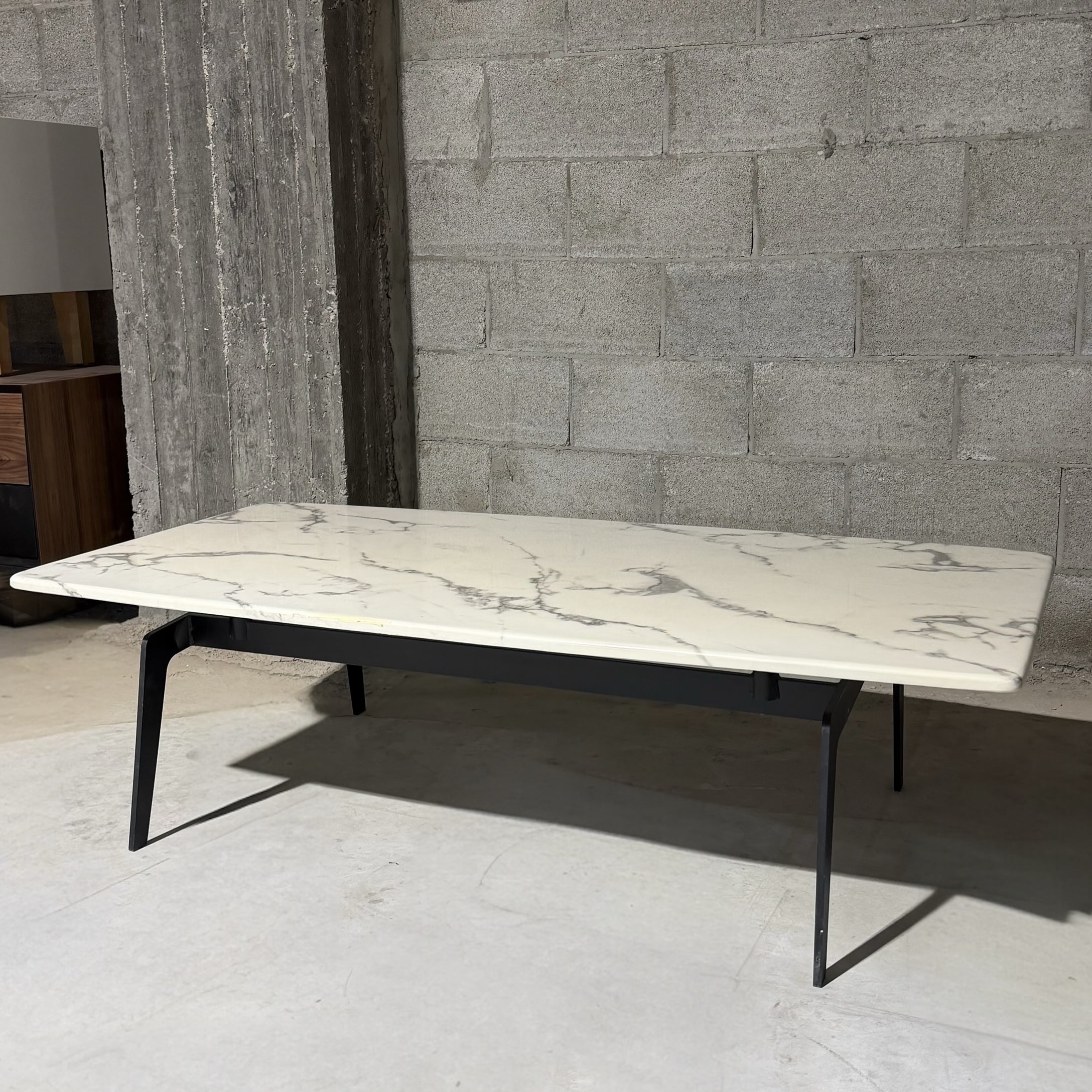 שולחן סלון יוקרתי שיש לבן נימים אפורים - חיסול עודפים!!