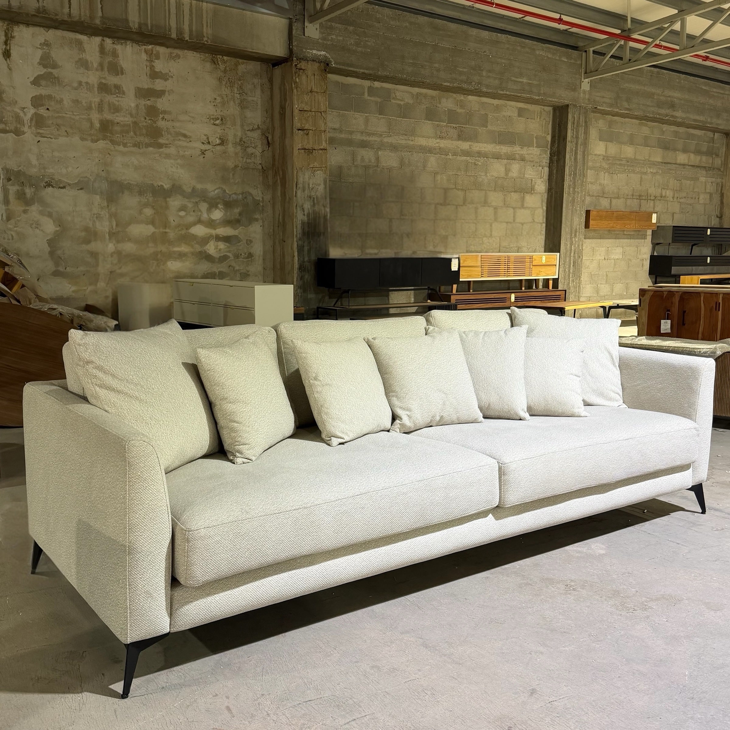 ספה מעוצבת דגם דולי 270/110 גוון שמנת - חיסול עודפים!! ספה מעוצבת דגם דולי 270/110 גוון שמנת - חיסול עודפים!!