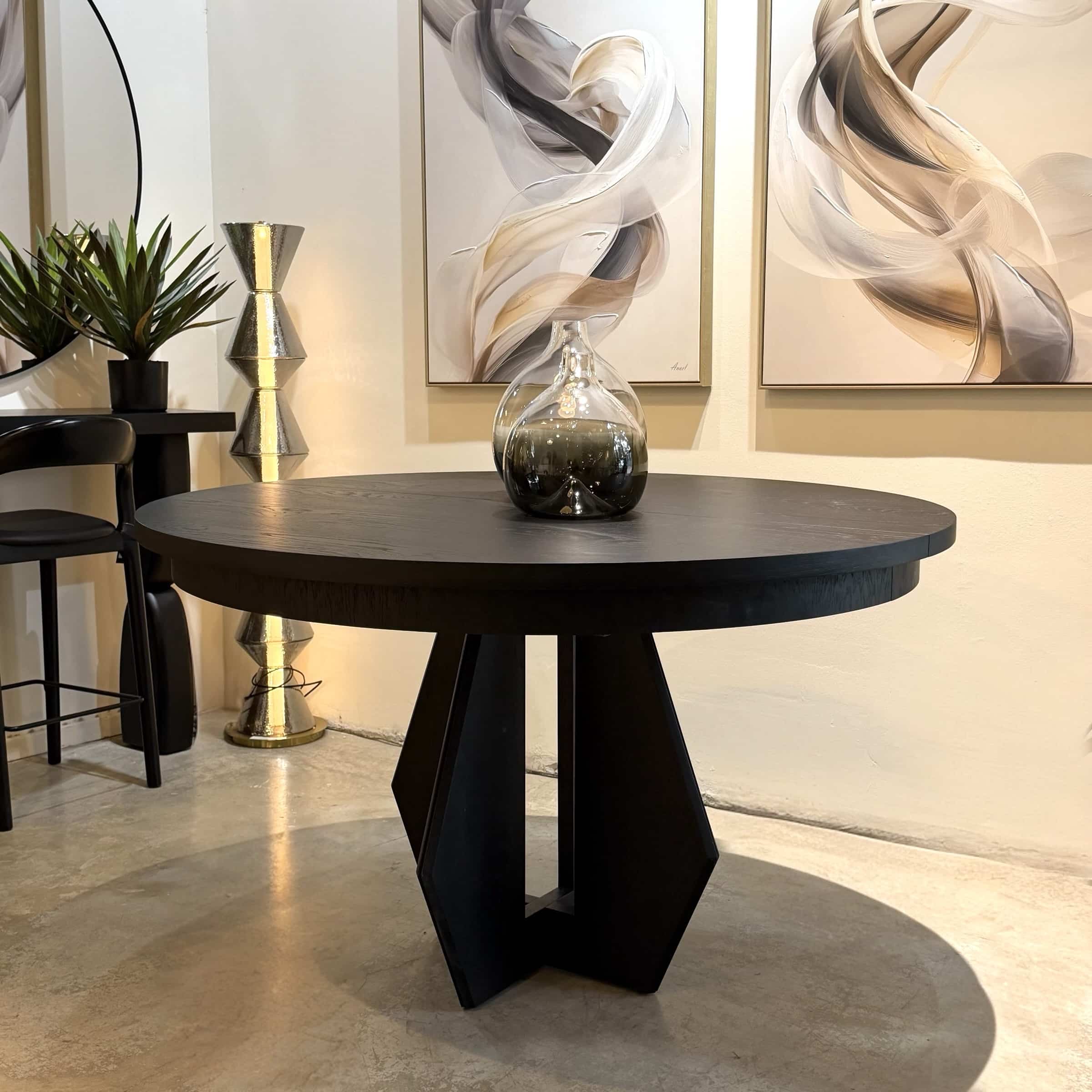 שולחן אוכל עגול יוקרתי דגם לביא | בעיצוב אישי שולחן אוכל עגול יוקרתי דגם לביא | בעיצוב אישי