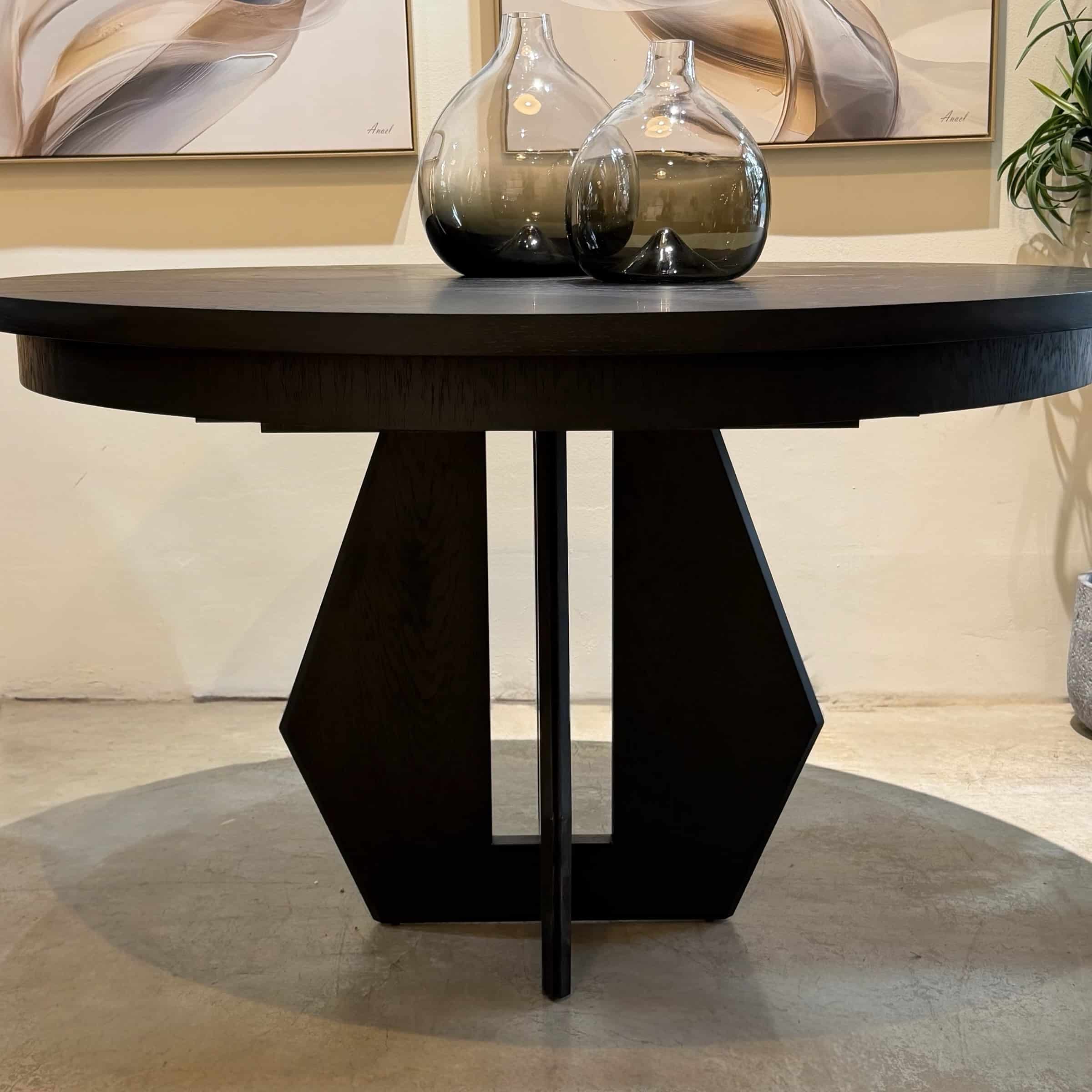 שולחן אוכל עגול יוקרתי דגם לביא | בעיצוב אישי שולחן אוכל עגול יוקרתי דגם לביא | בעיצוב אישי