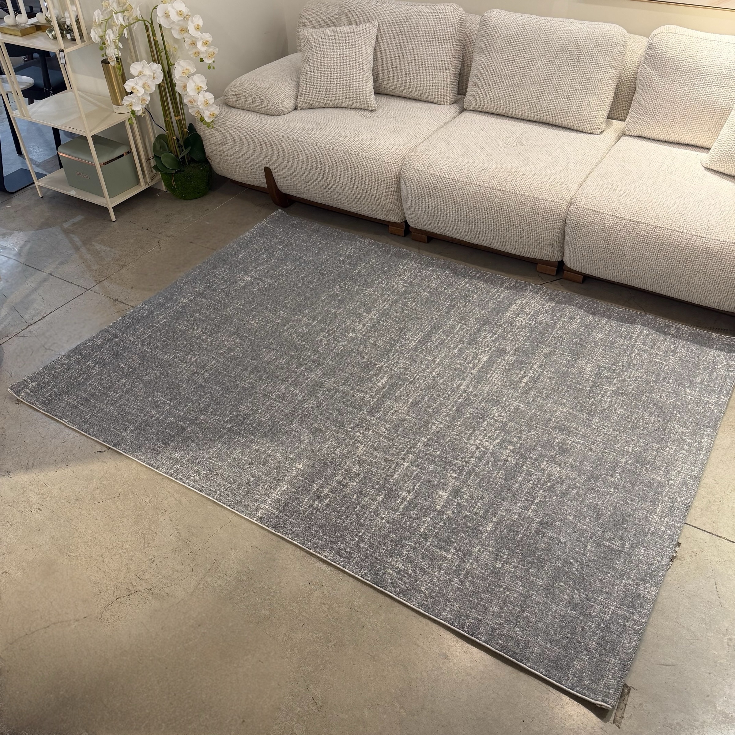 שטיח מעוצב אפור קר דגם אודסה שטיח מעוצב אפור קר דגם אודסה