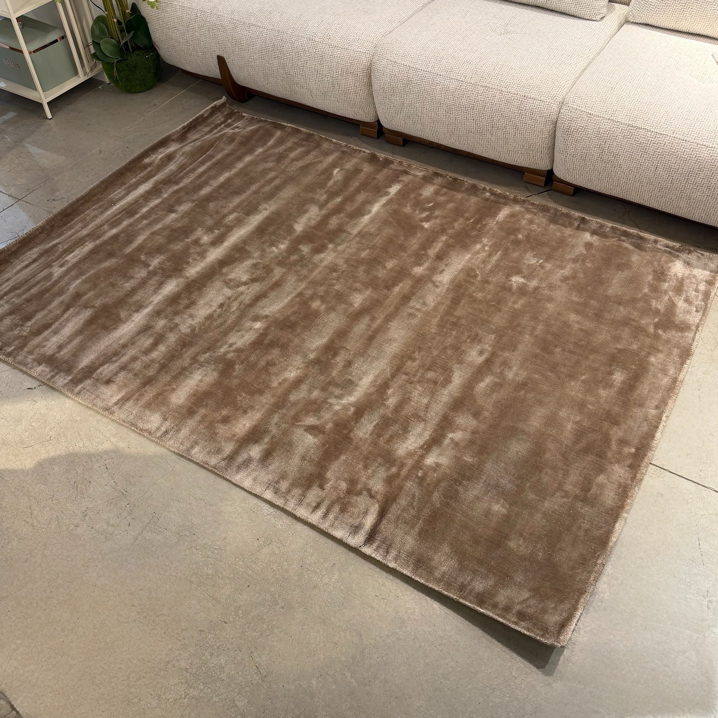 שטיח יוקרתי בגוון בז 160/230 דגם שאקירה