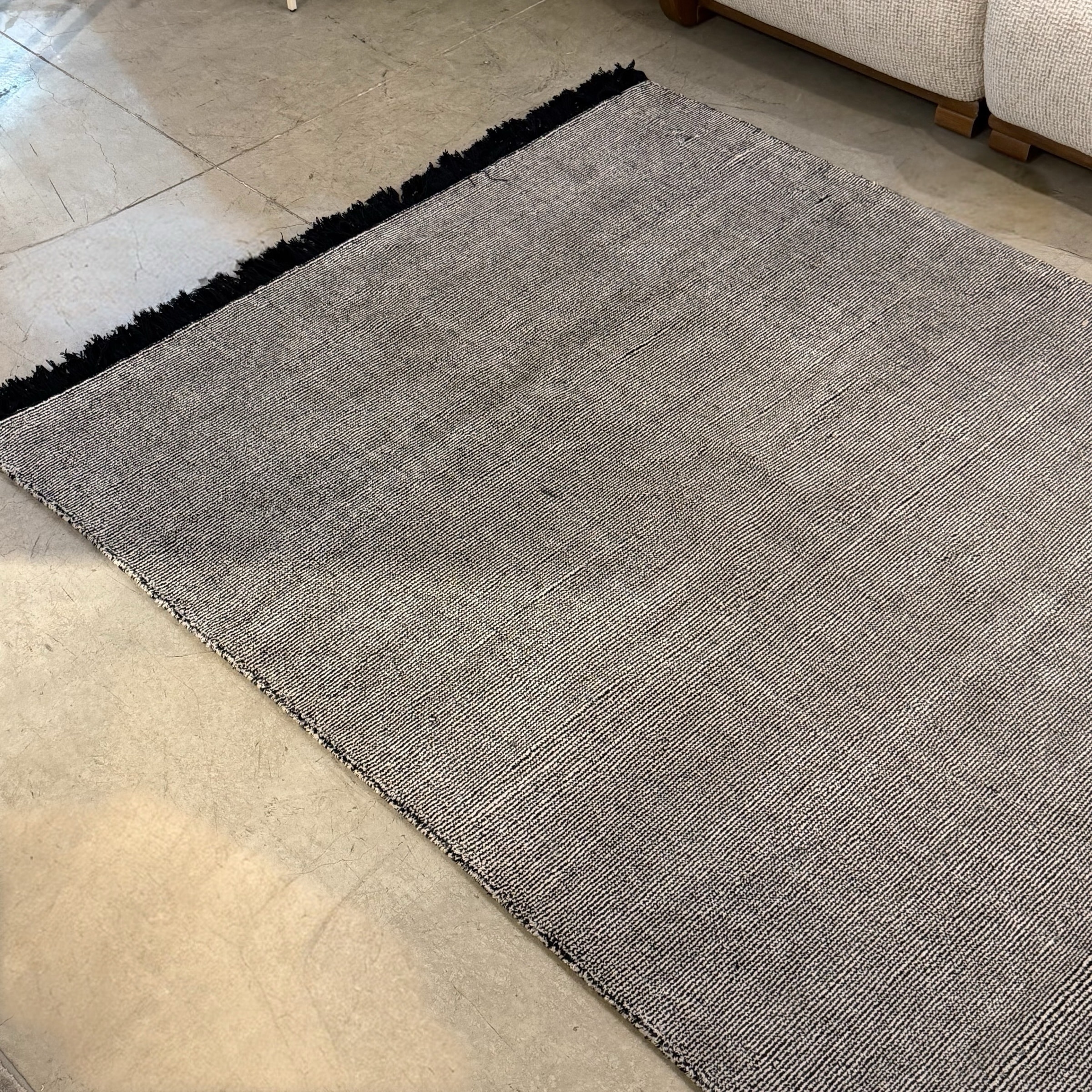 שטיח מעוצב שחור לבן ווש 160/230 דגם טיידה שטיח מעוצב שחור לבן ווש 160/230 דגם טיידה