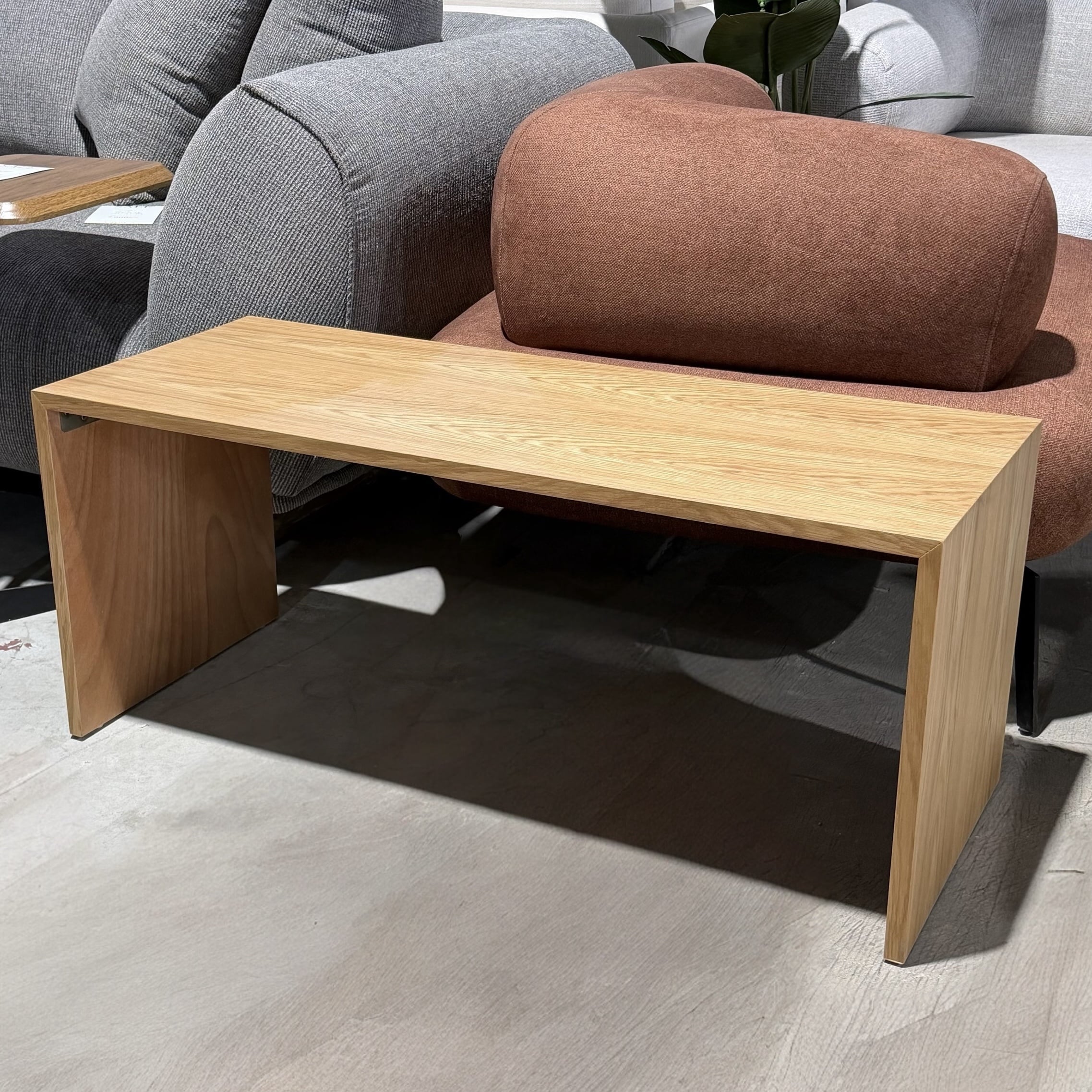 שולחן סלון בודד דגם שאטו אלון טבעי - עודפים!! שולחן סלון בודד דגם שאטו אלון טבעי - עודפים!!