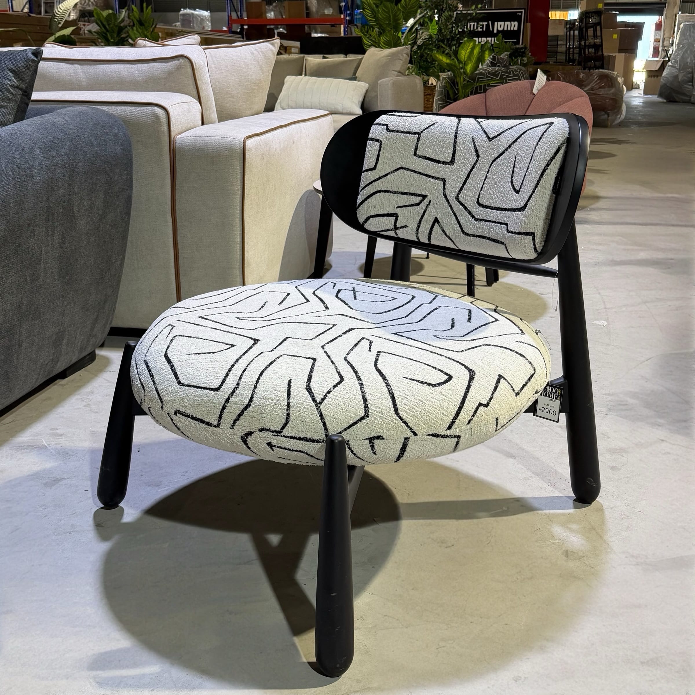 כורסא מעוצבת דגם סטון בד לבן מעורב שחור גוף עץ שחור - חיסול עודפים!!