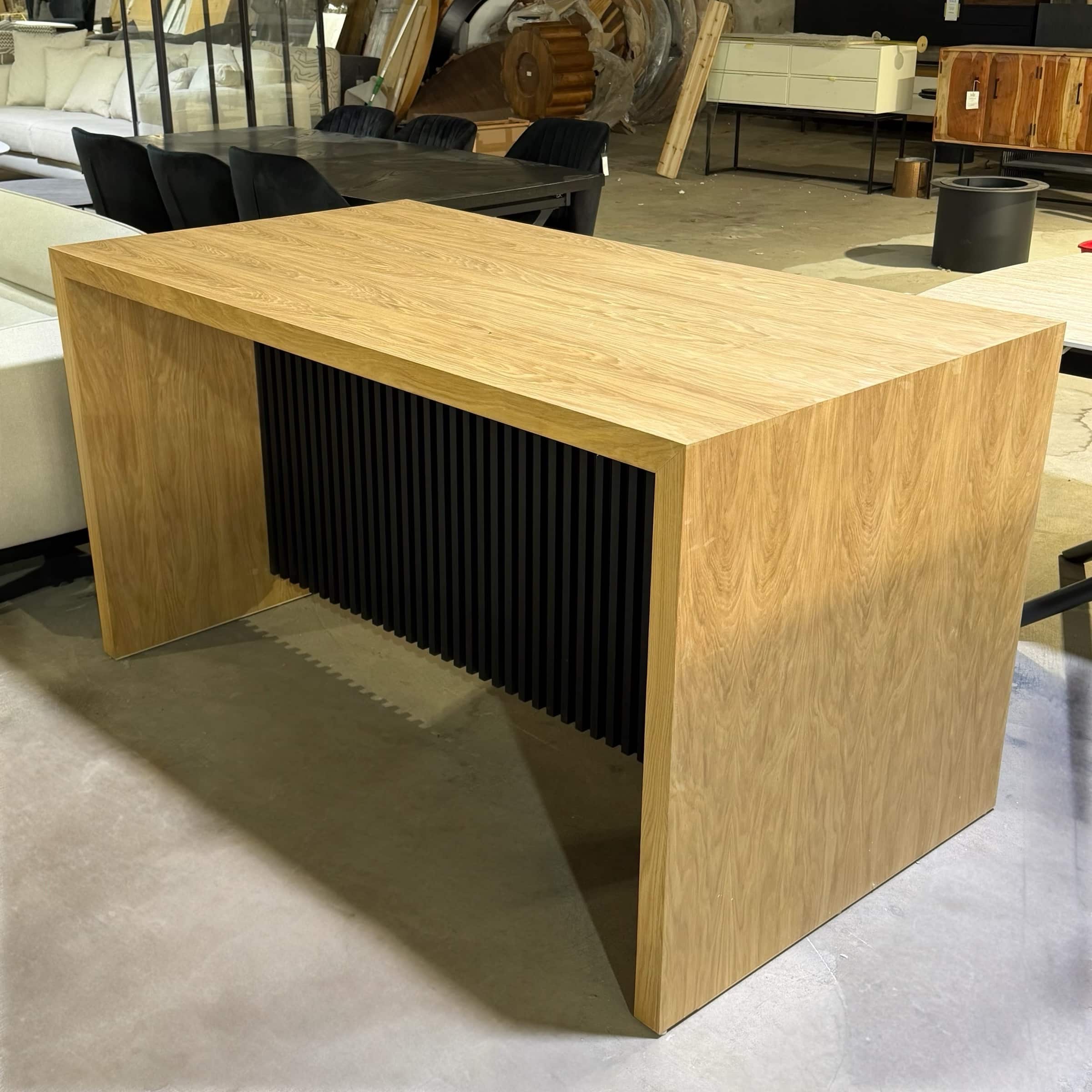 אי מטבח יוקרתי אלון בשילוב מחיצה פסים שחור - חיסול עודפים!!