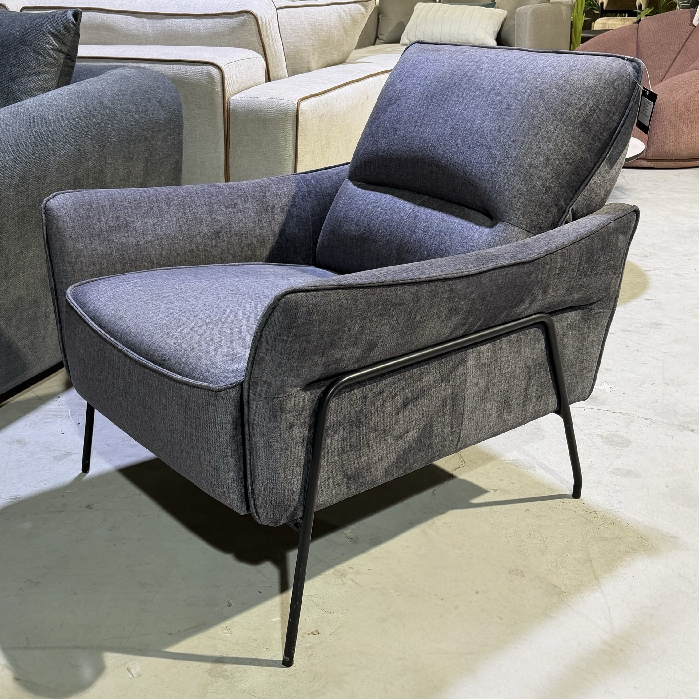 כורסא מעוצבת דגם אדיר אפור כהה - חיסול עודפים!!