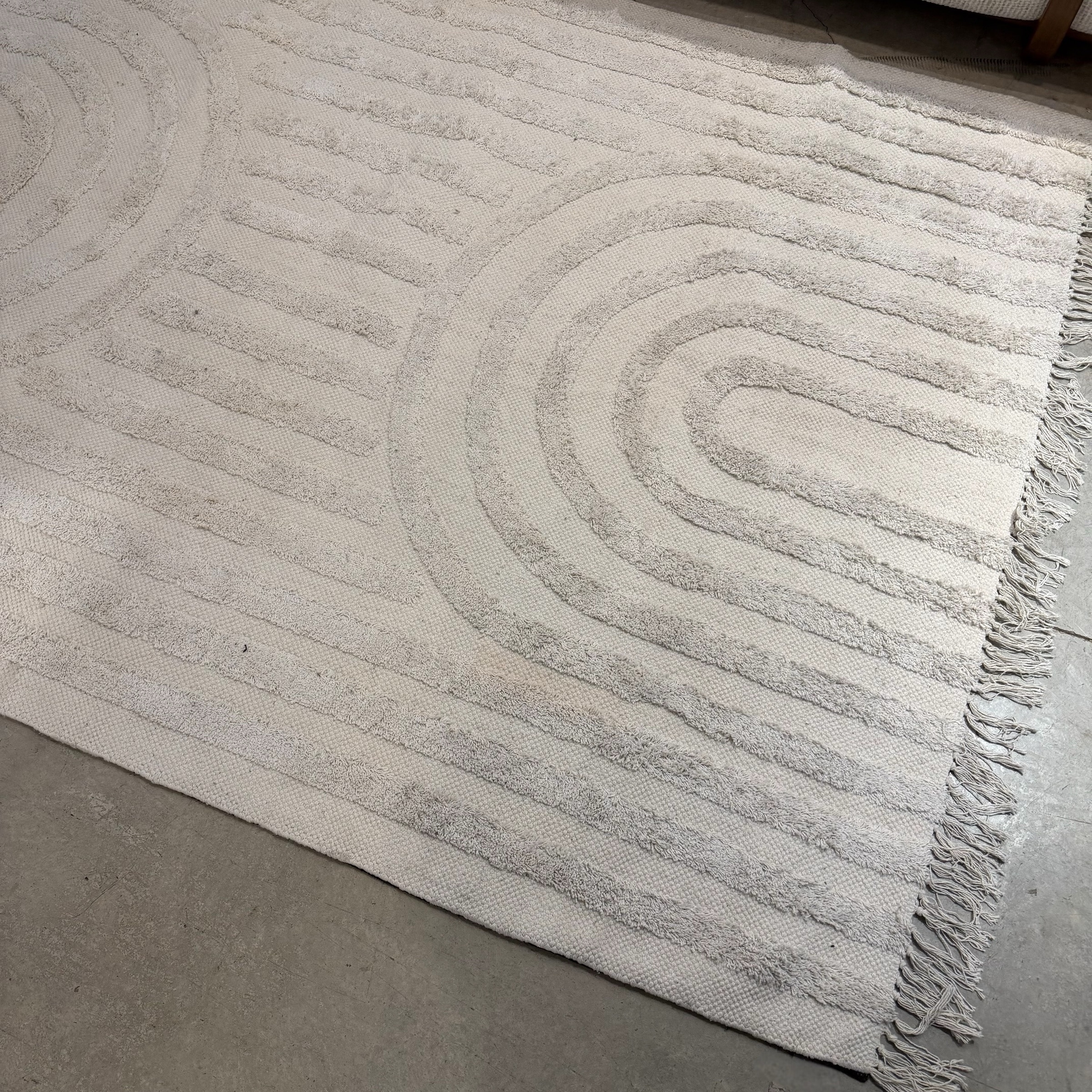 שטיח מעוצב שמנת 160/230 דגם מנור 01