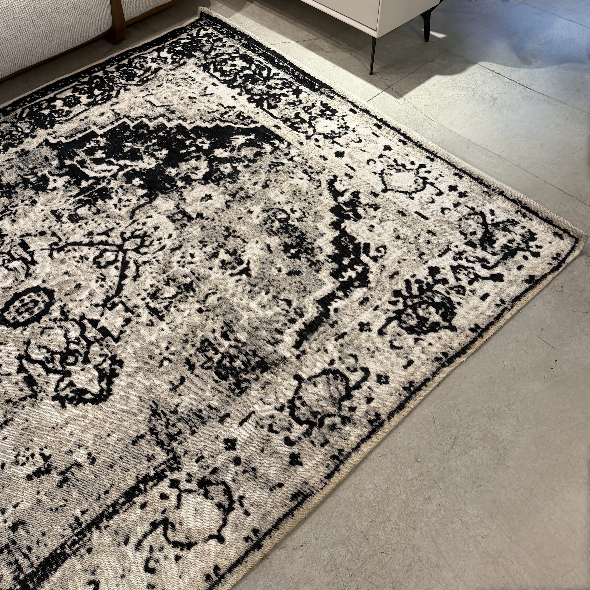 שטיח יוקרתי מדליון דגם מני 200/290 - חיסול! שטיח יוקרתי מדליון דגם מני 200/290 - חיסול!