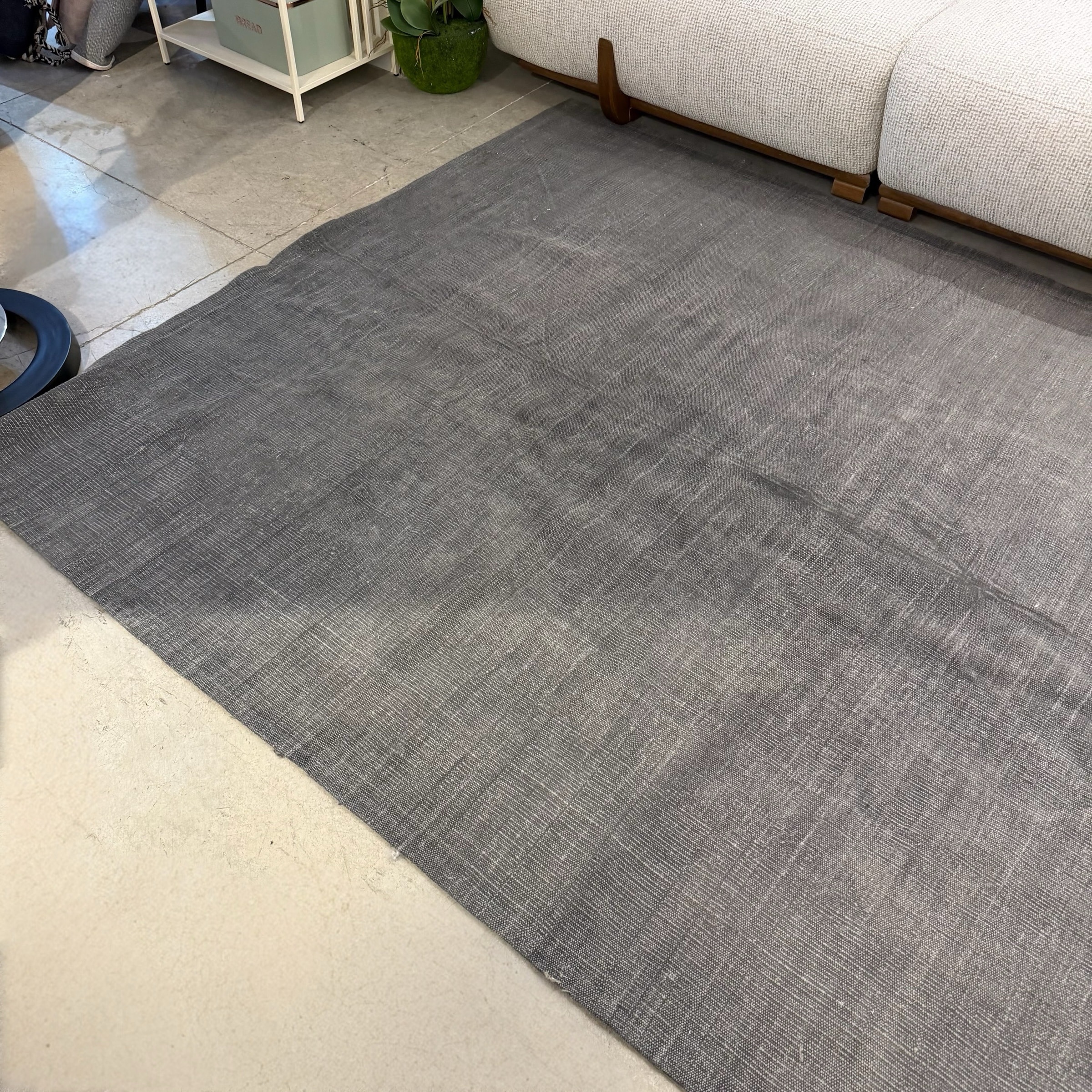 שטיח קלאסי בגוון אפור חם 200/300 דגם בלה - חיסול!