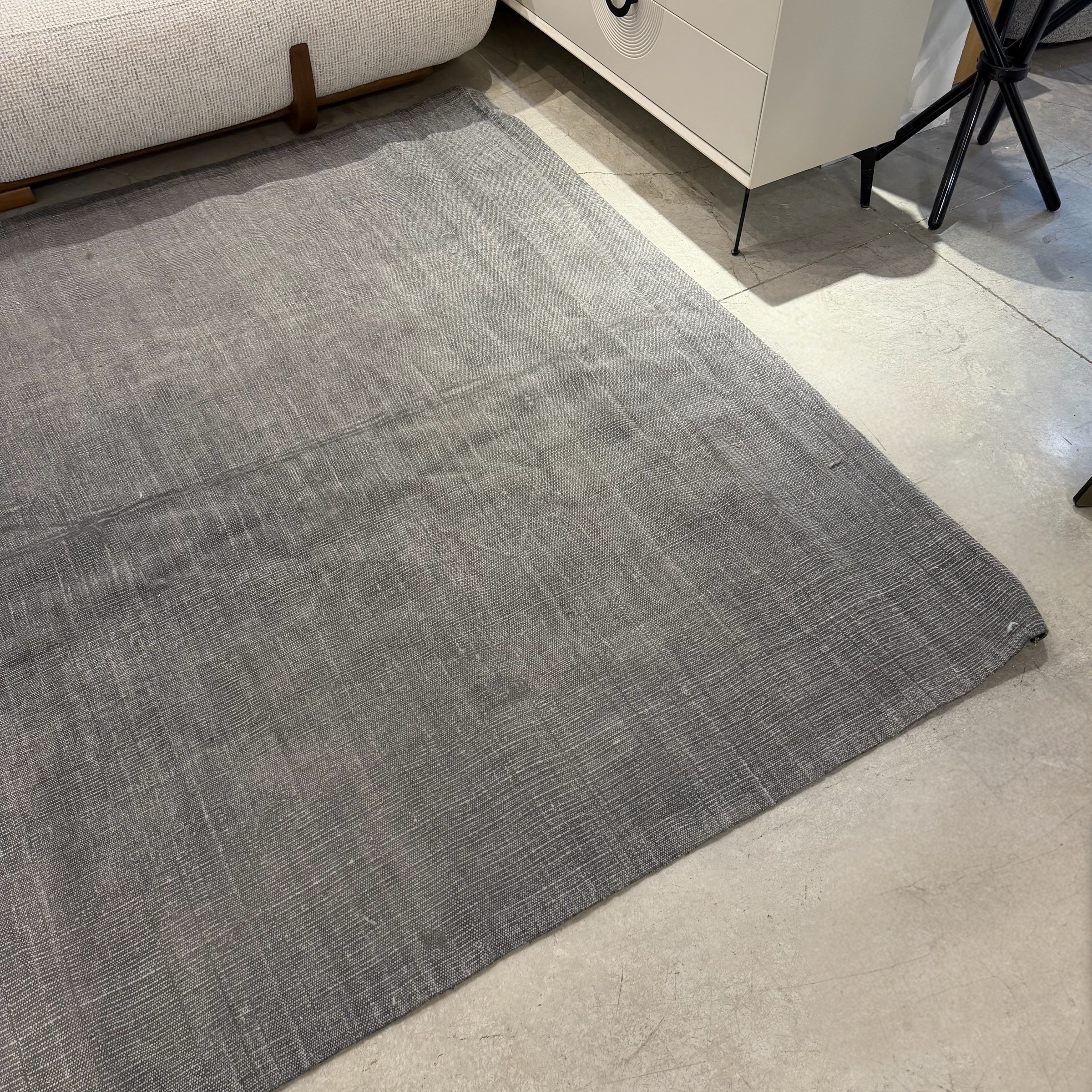 שטיח קלאסי בגוון אפור חם 200/300 דגם בלה - חיסול!